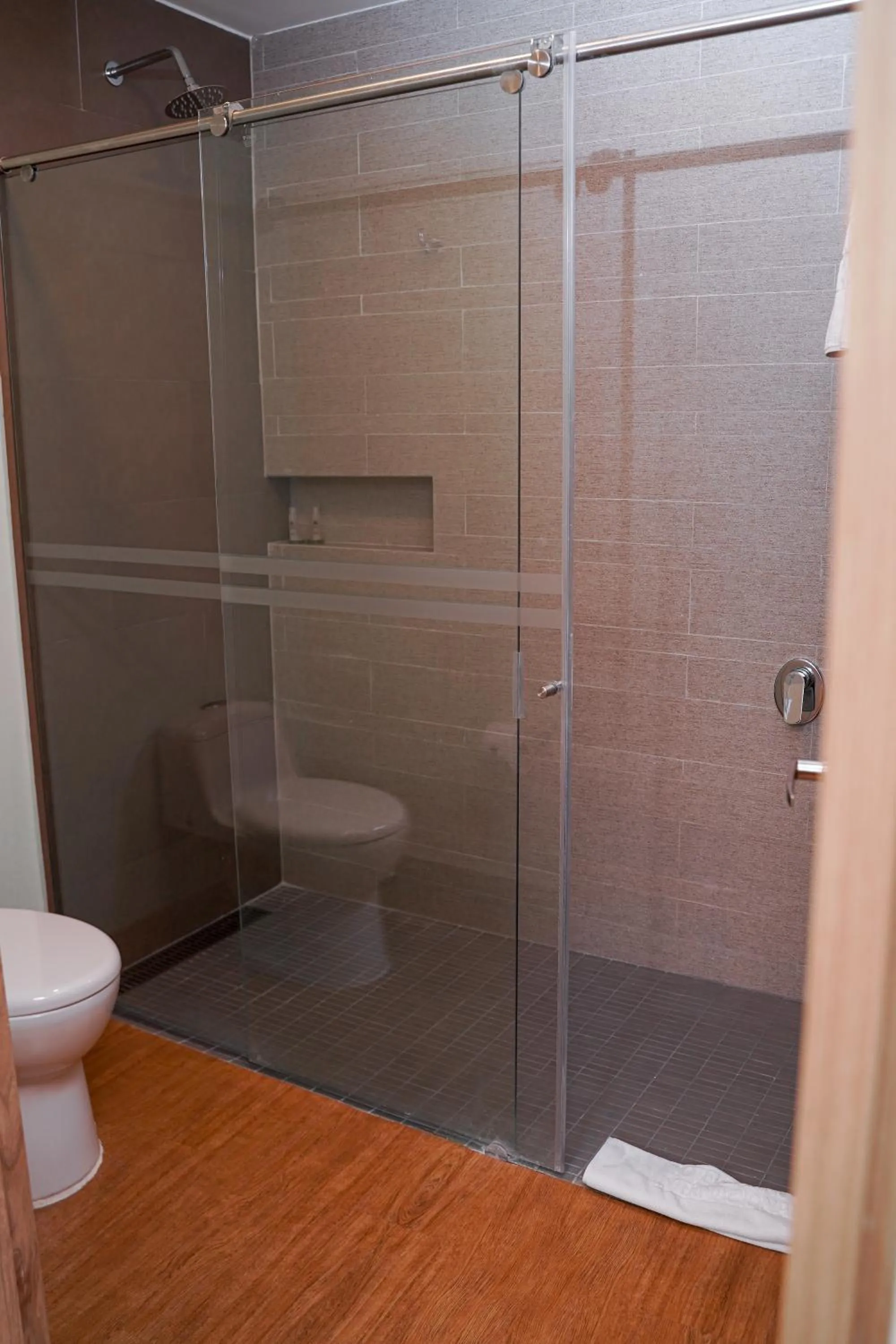 Shower in Hotel Casino Internacional