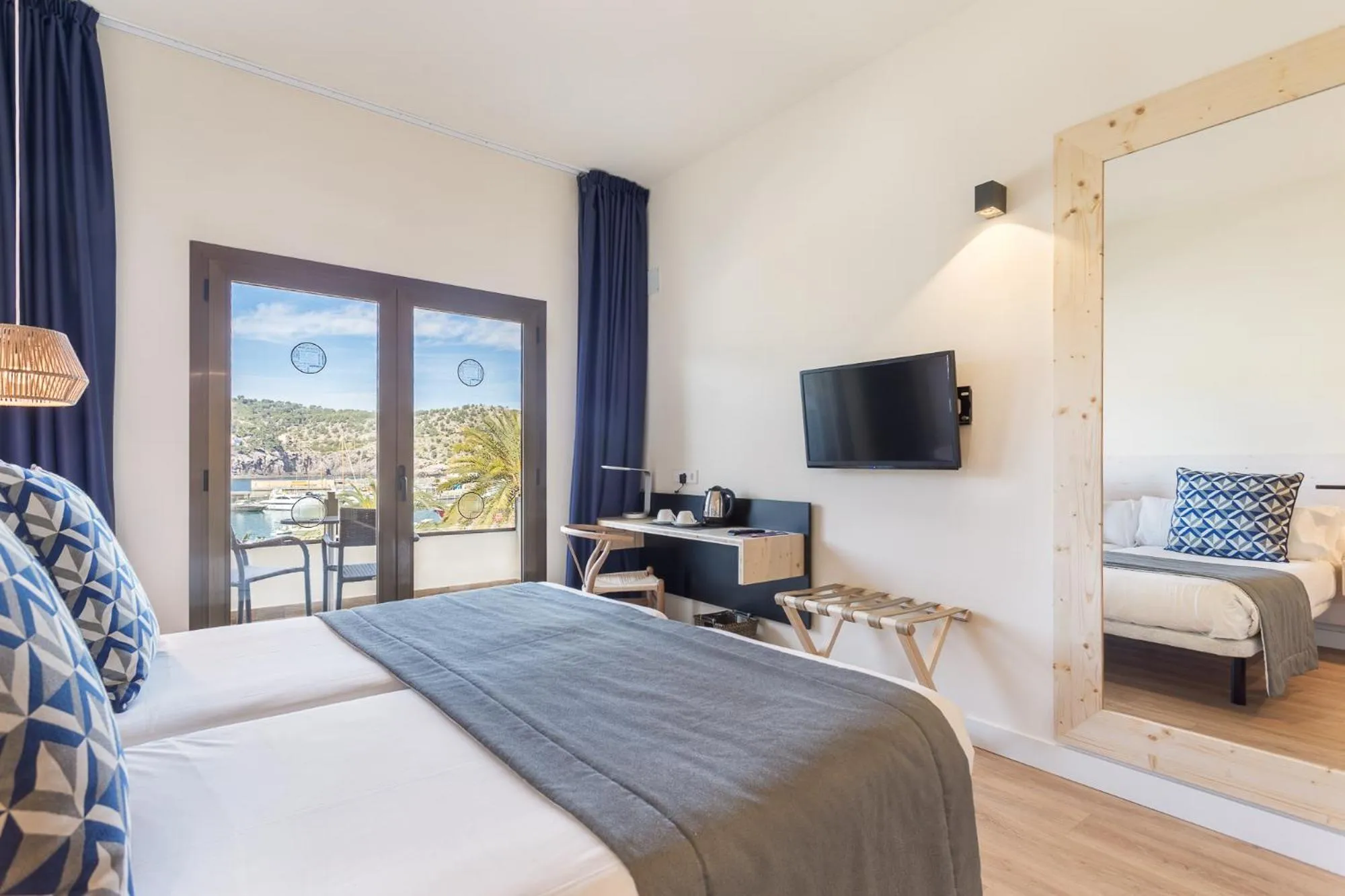 Bedroom, Bed in FERGUS Style Soller Beach