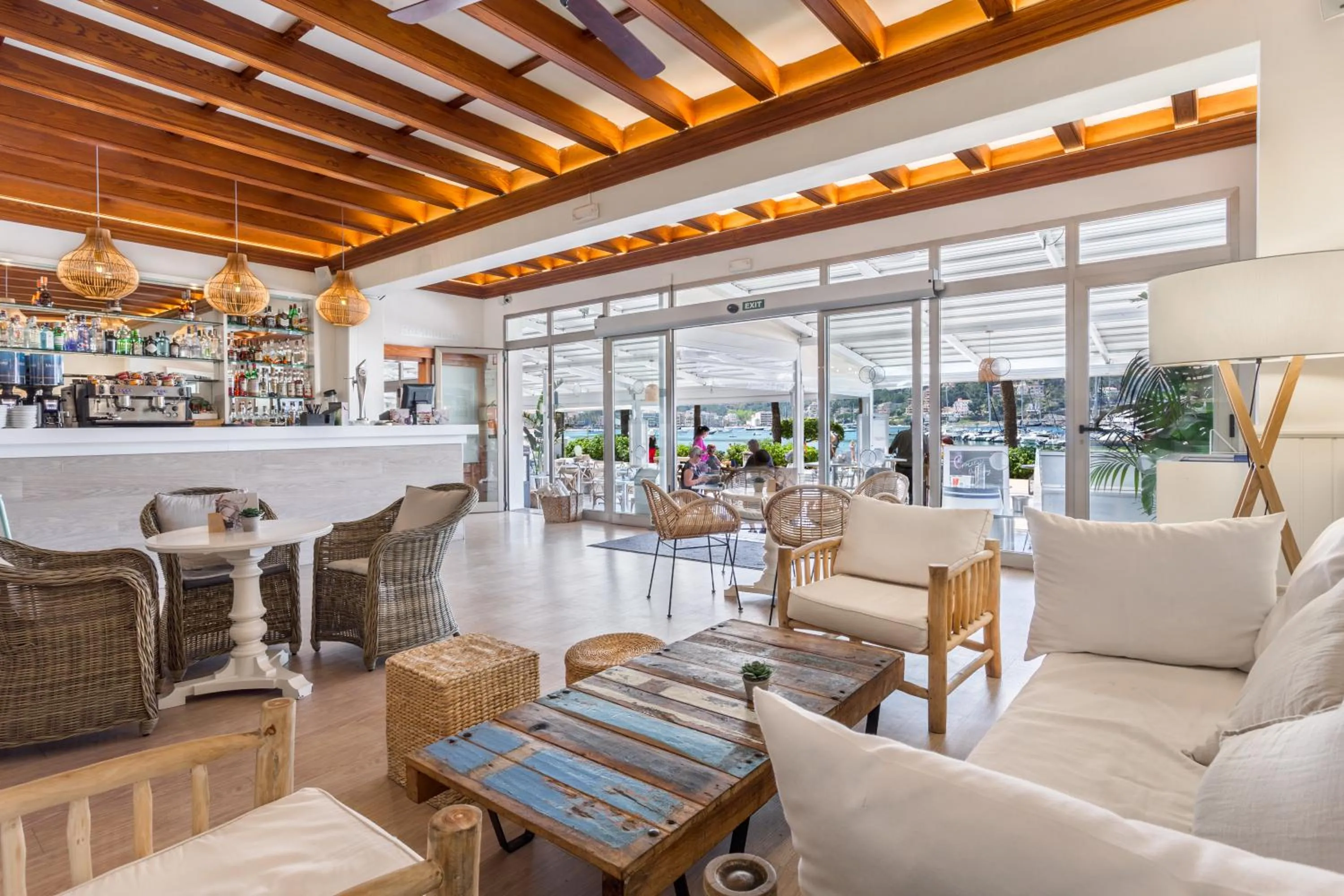 Lounge or bar in FERGUS Style Soller Beach