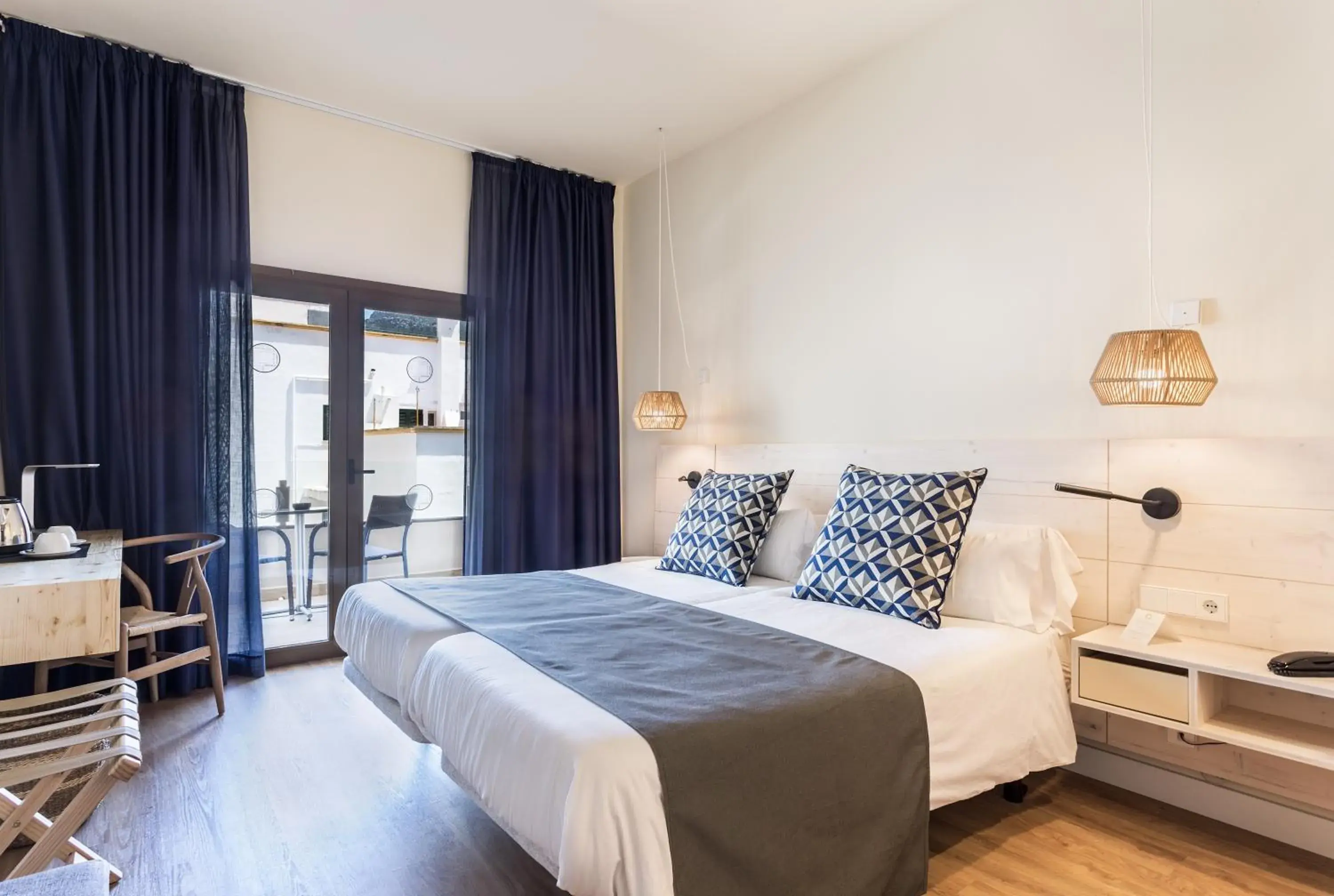 Single Room in FERGUS Style Soller Beach Single Room in FERGUS Style Soller Beach