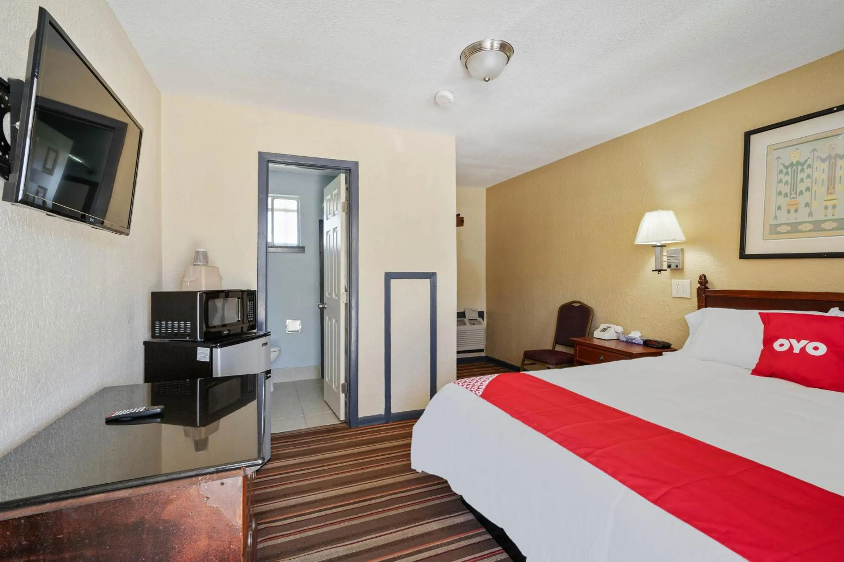 Bedroom, Bed in OYO Hotel Luling TX Downtown I-10/US-90