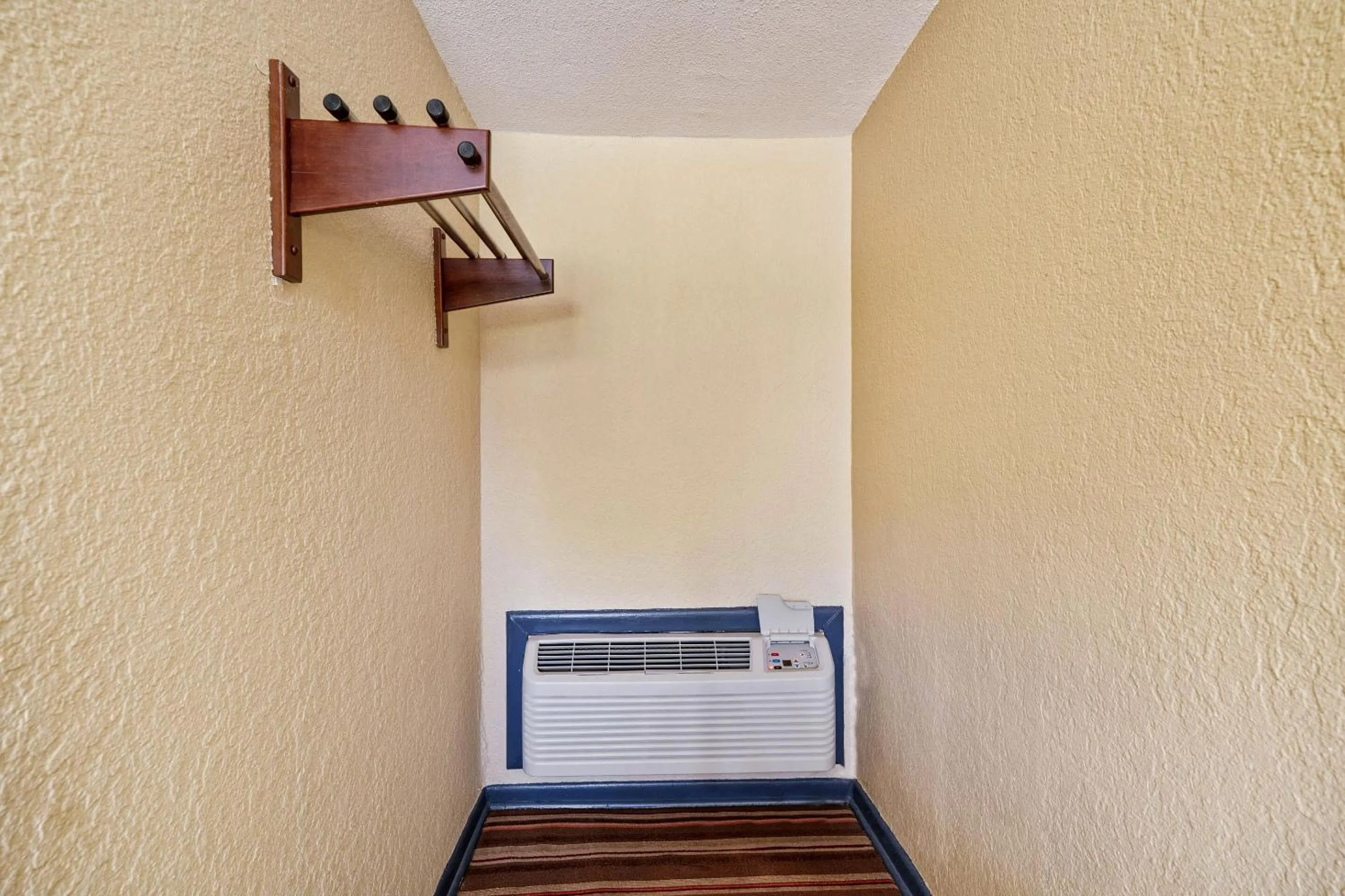 Bedroom in OYO Hotel Luling TX Downtown I-10/US-90