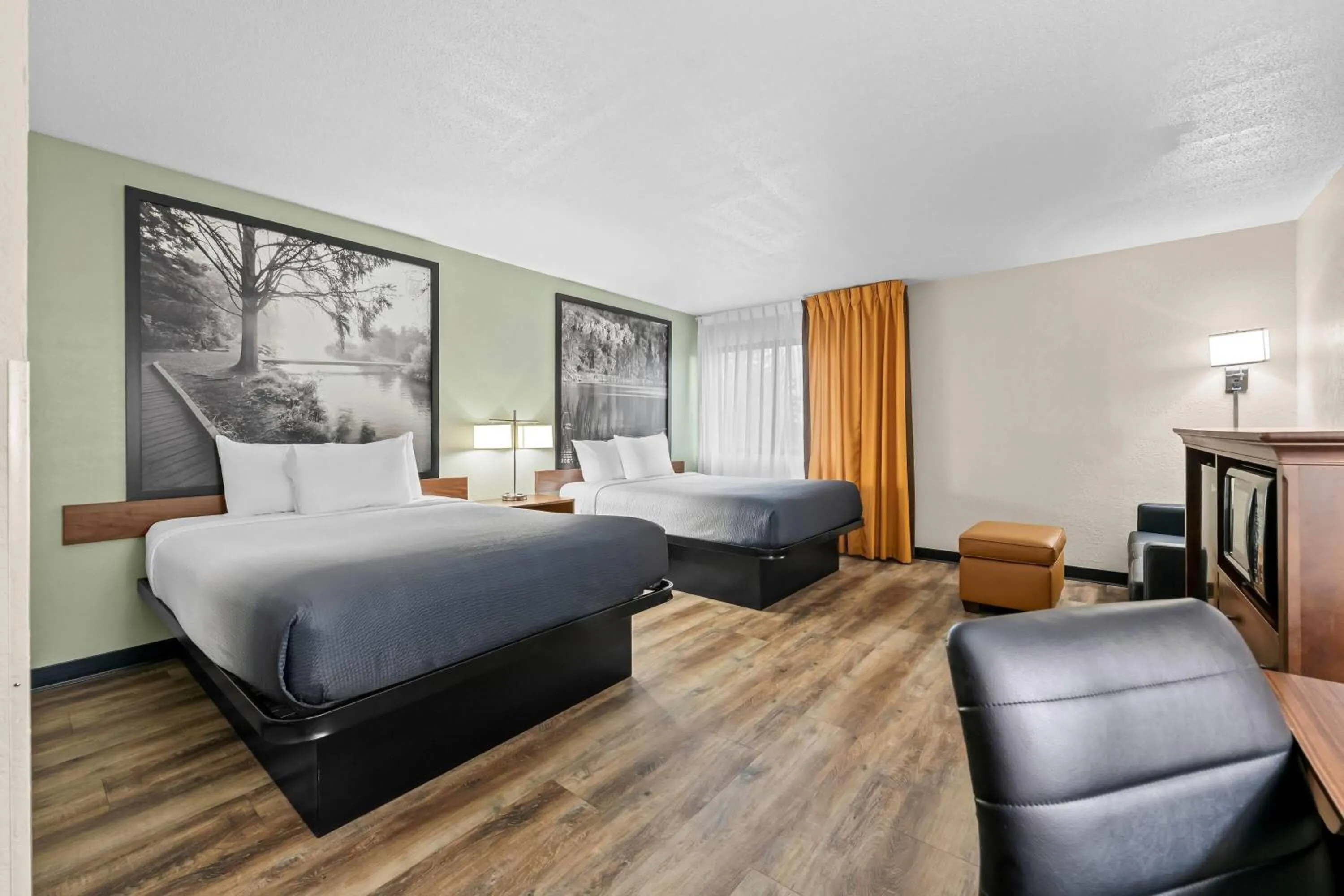 Bed in Super 8 by Wyndham Alexandria MN