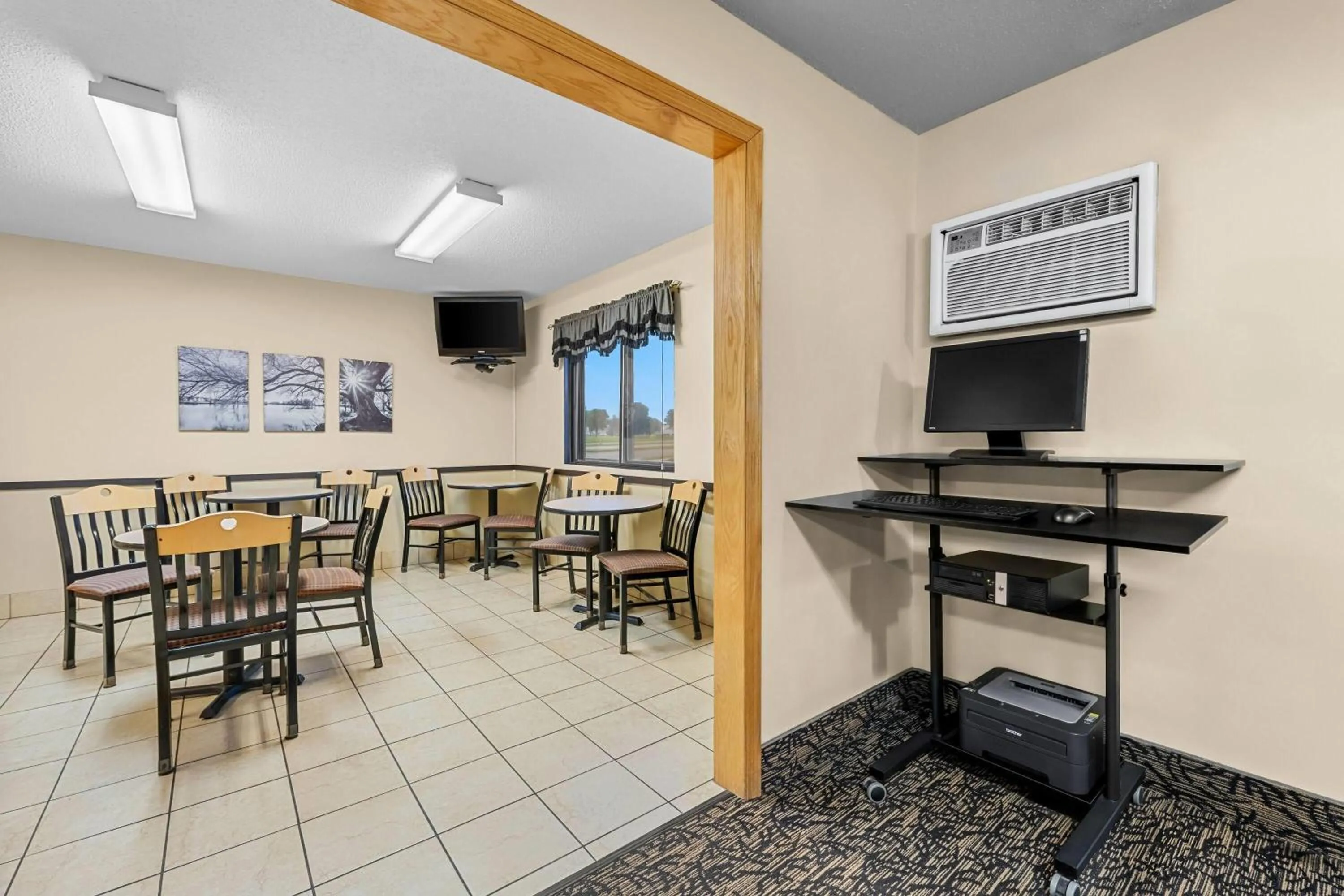 Business facilities in Super 8 by Wyndham Alexandria MN