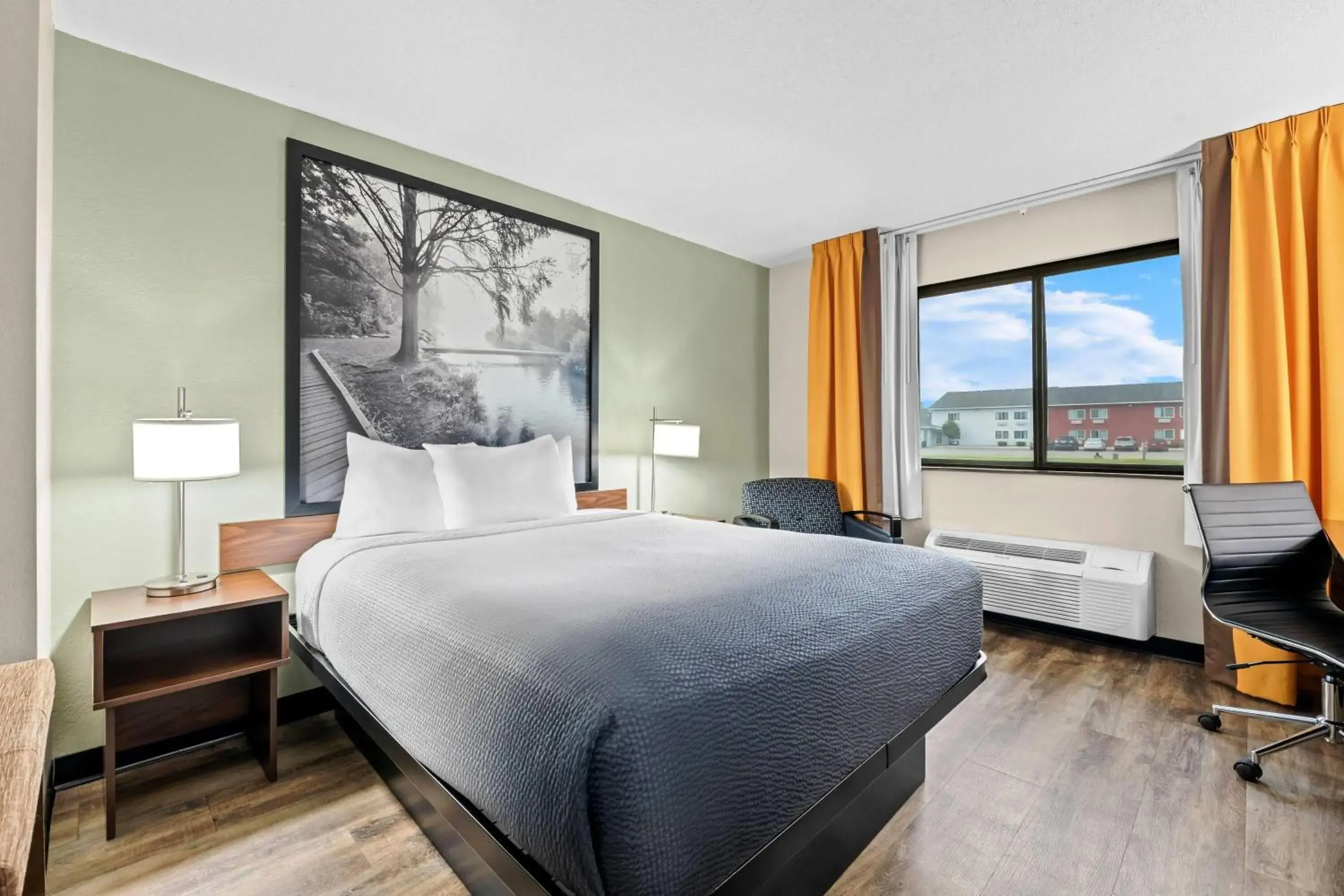 Queen Room - Non-Smoking in Super 8 by Wyndham Alexandria MN Queen Room - Non-Smoking in Super 8 by Wyndham Alexandria MN