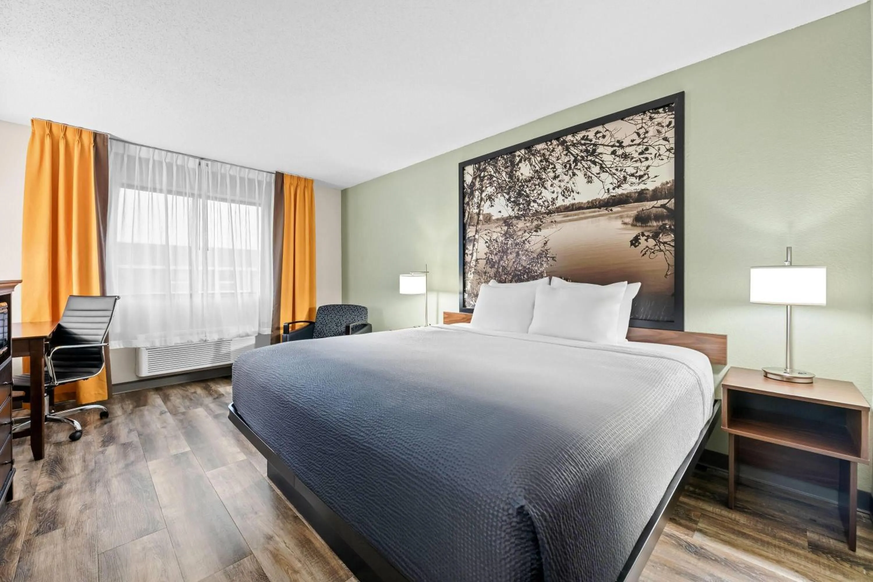 Bed in Super 8 by Wyndham Alexandria MN