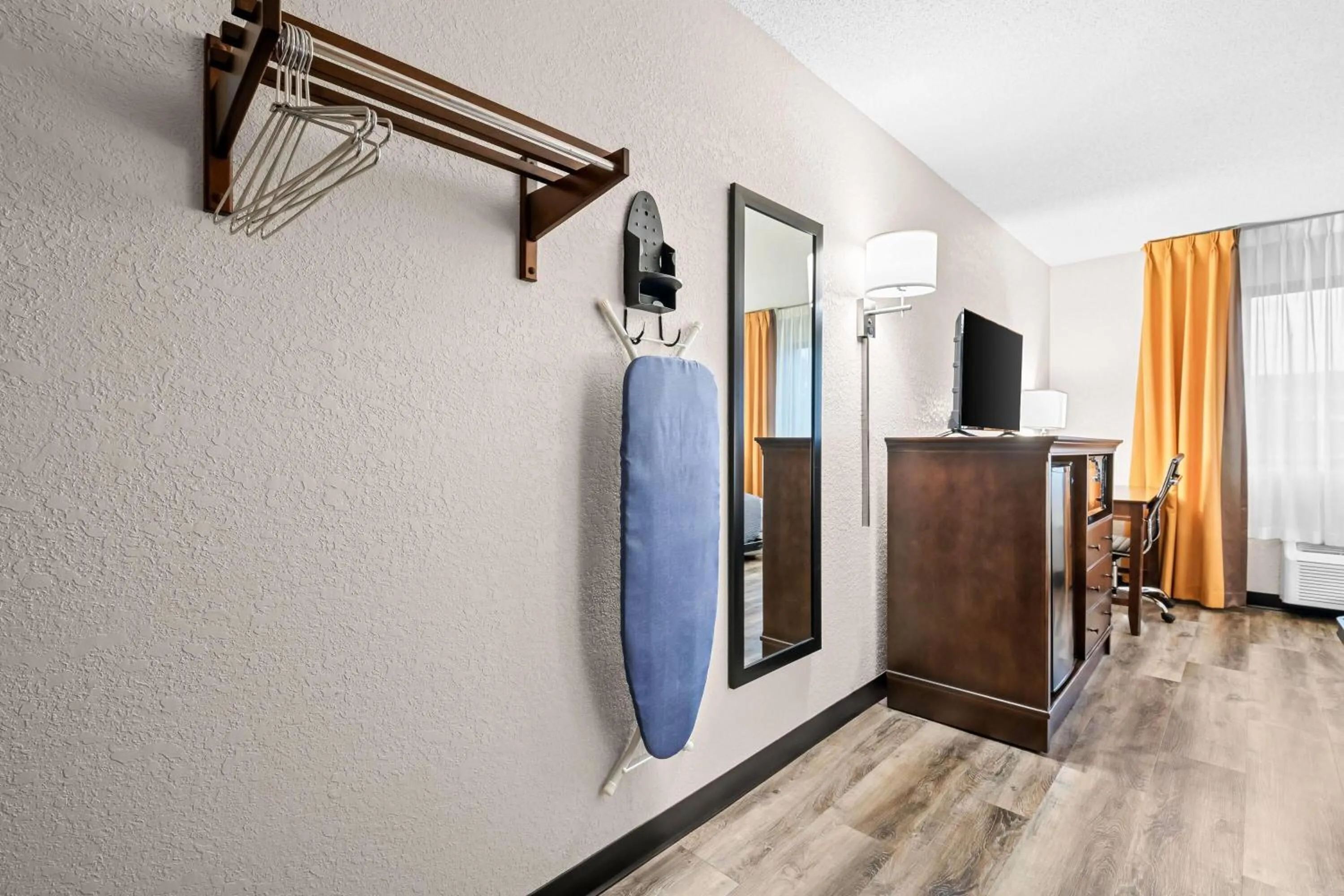 Bed in Super 8 by Wyndham Alexandria MN