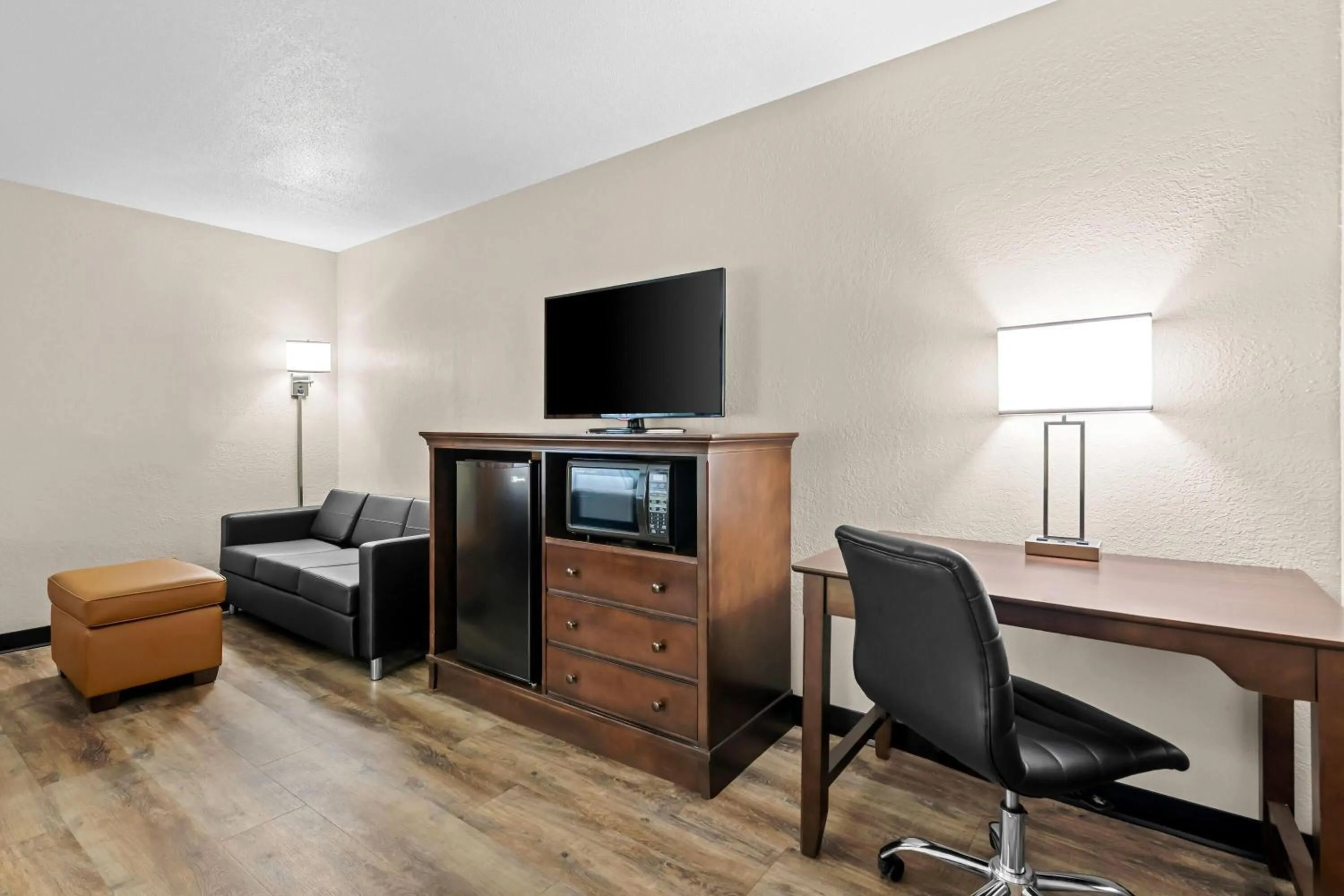 Bed in Super 8 by Wyndham Alexandria MN