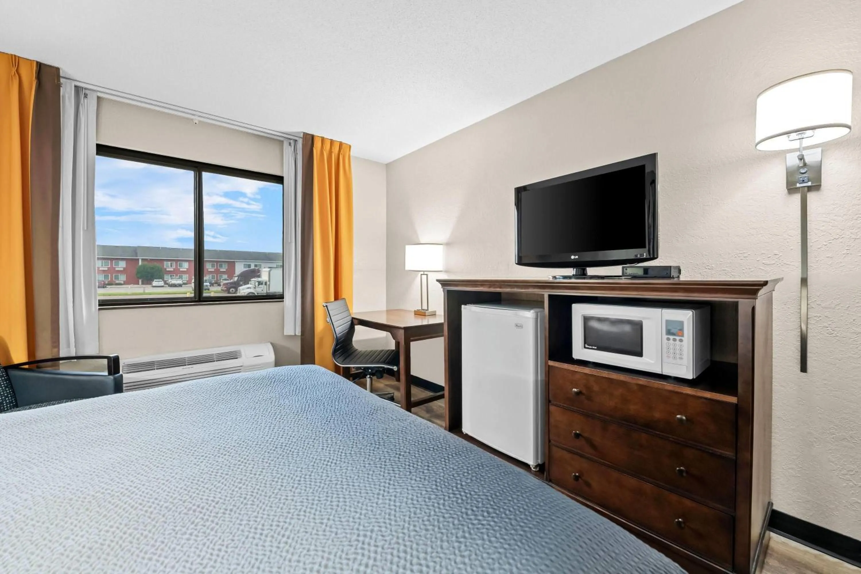 Bed in Super 8 by Wyndham Alexandria MN