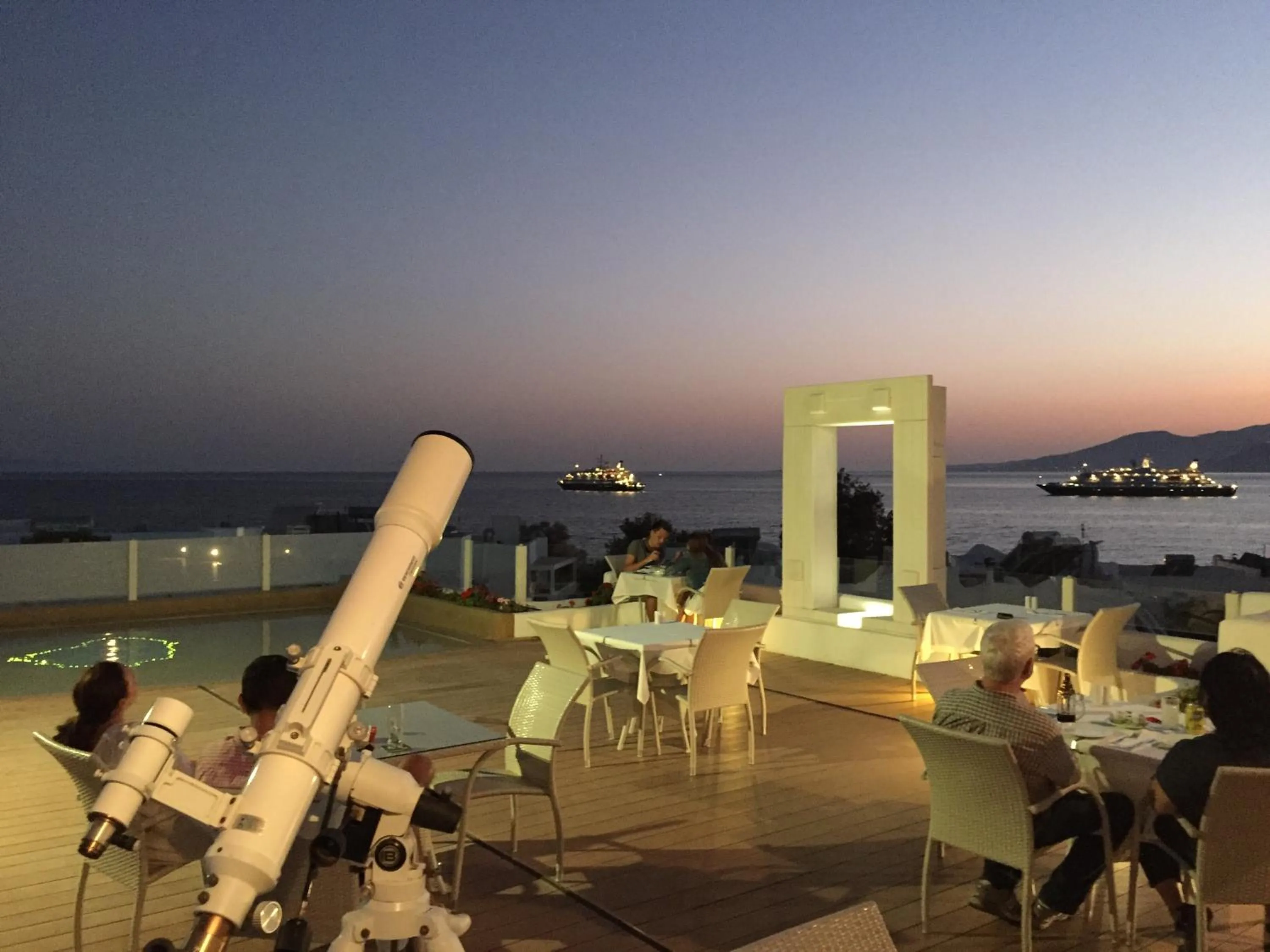 Restaurant/places to eat in Naxos Island Hotel