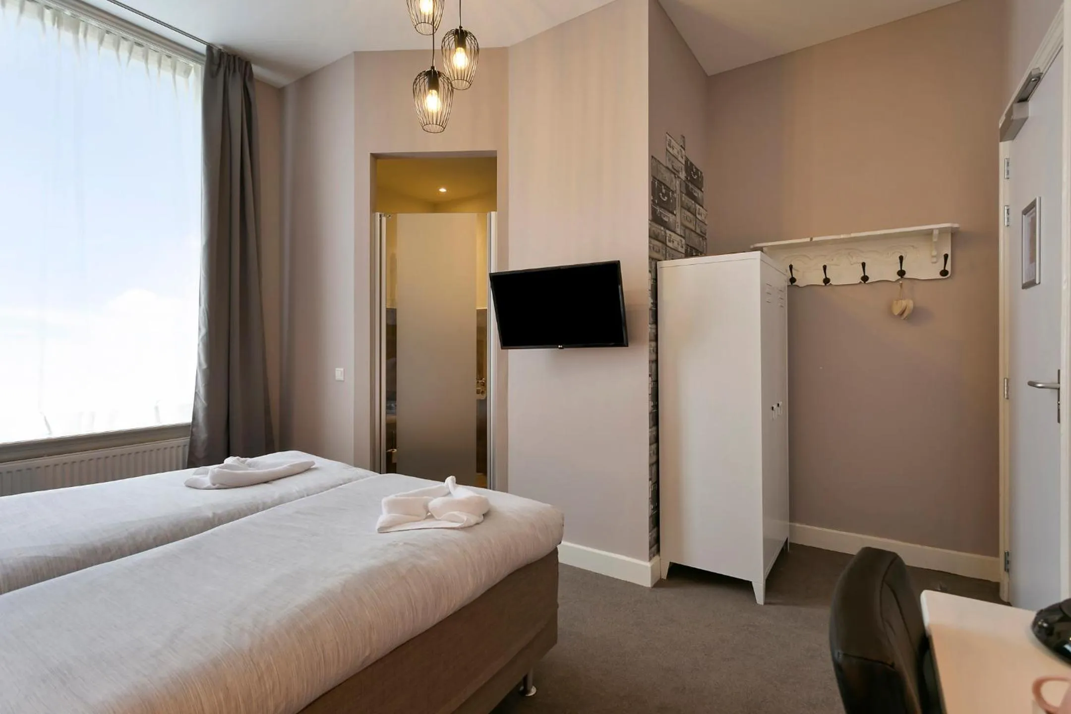 TV and multimedia, Bed in Hotel Heere