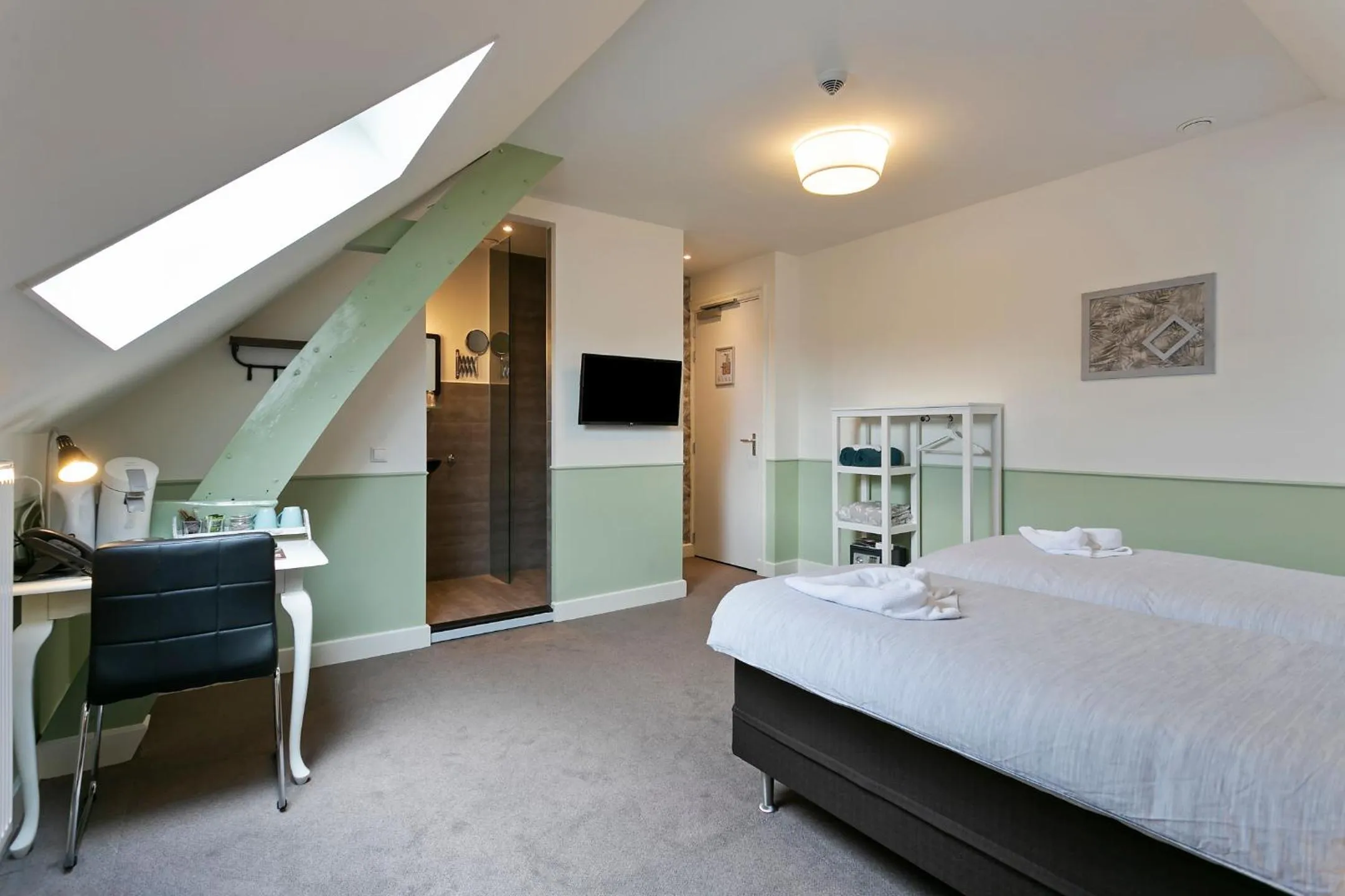 Photo of the whole room, Bed in Hotel Heere