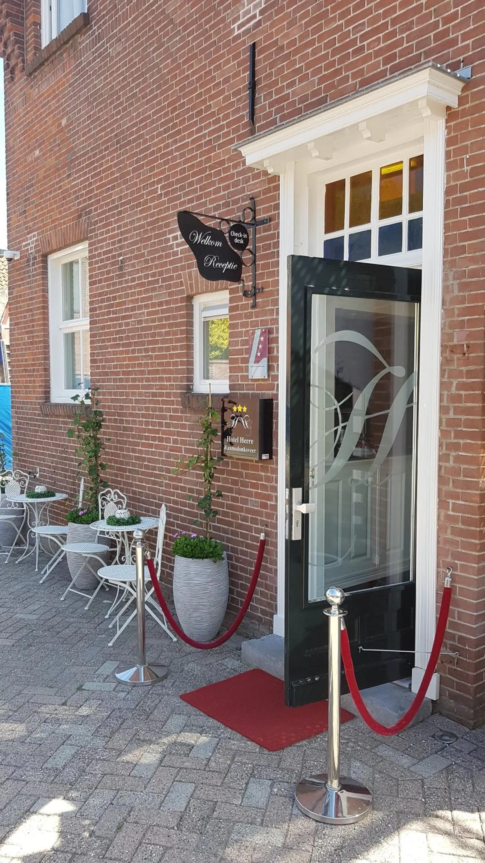 Facade/entrance in Hotel Heere