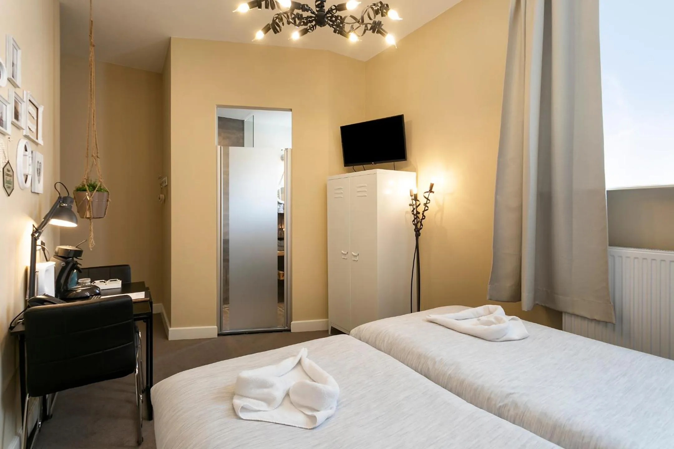 Photo of the whole room, Bed in Hotel Heere