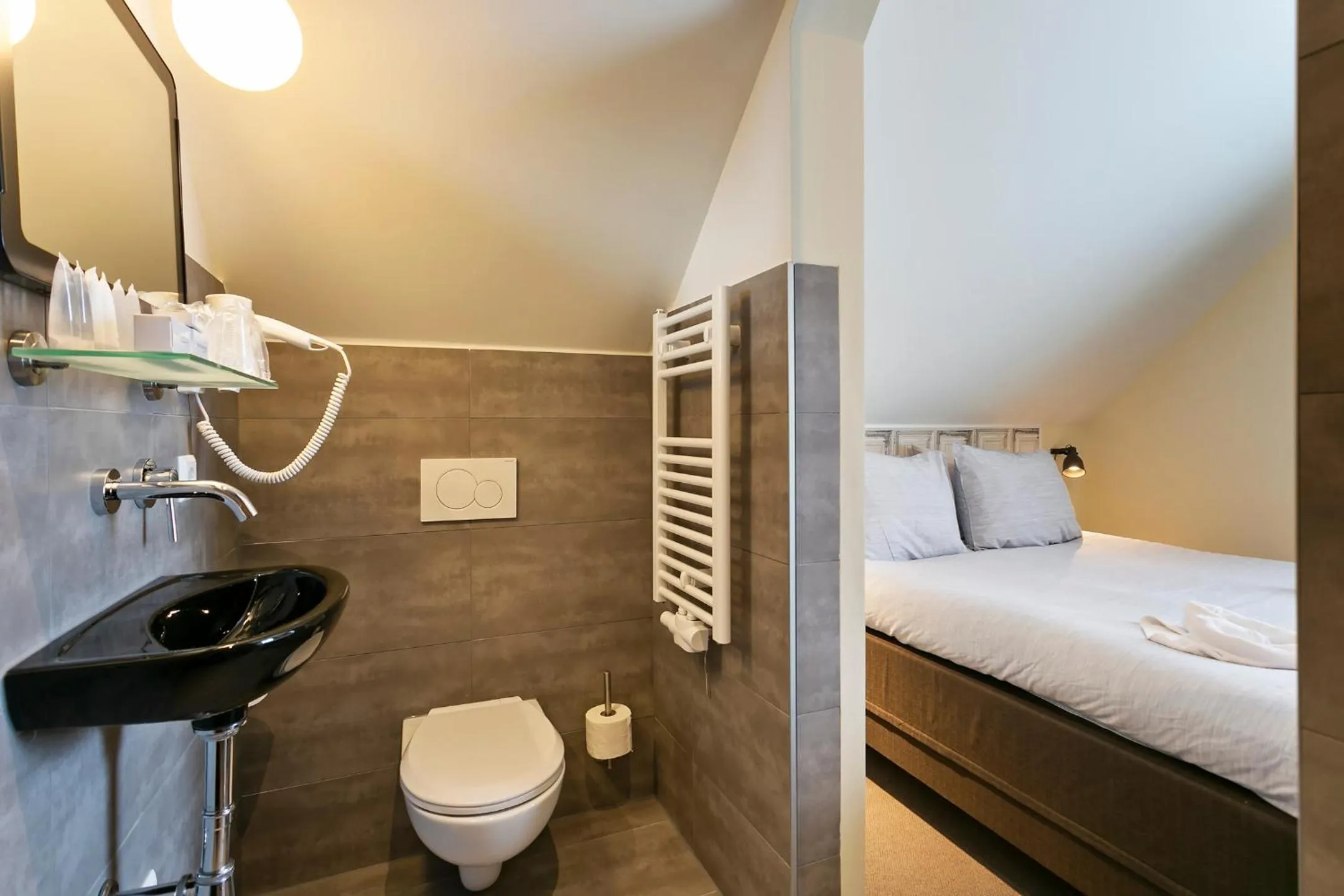 Toilet in Hotel Heere