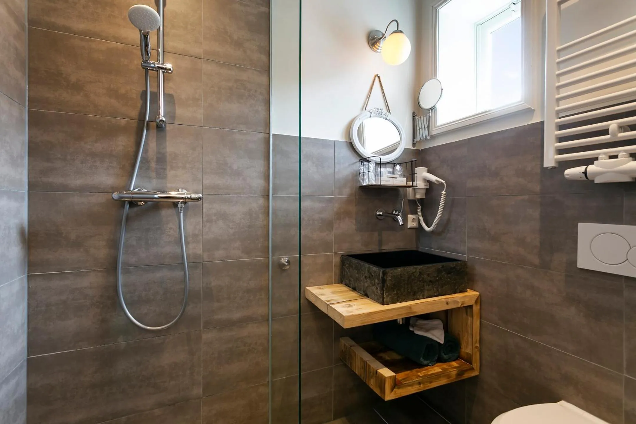 Shower in Hotel Heere