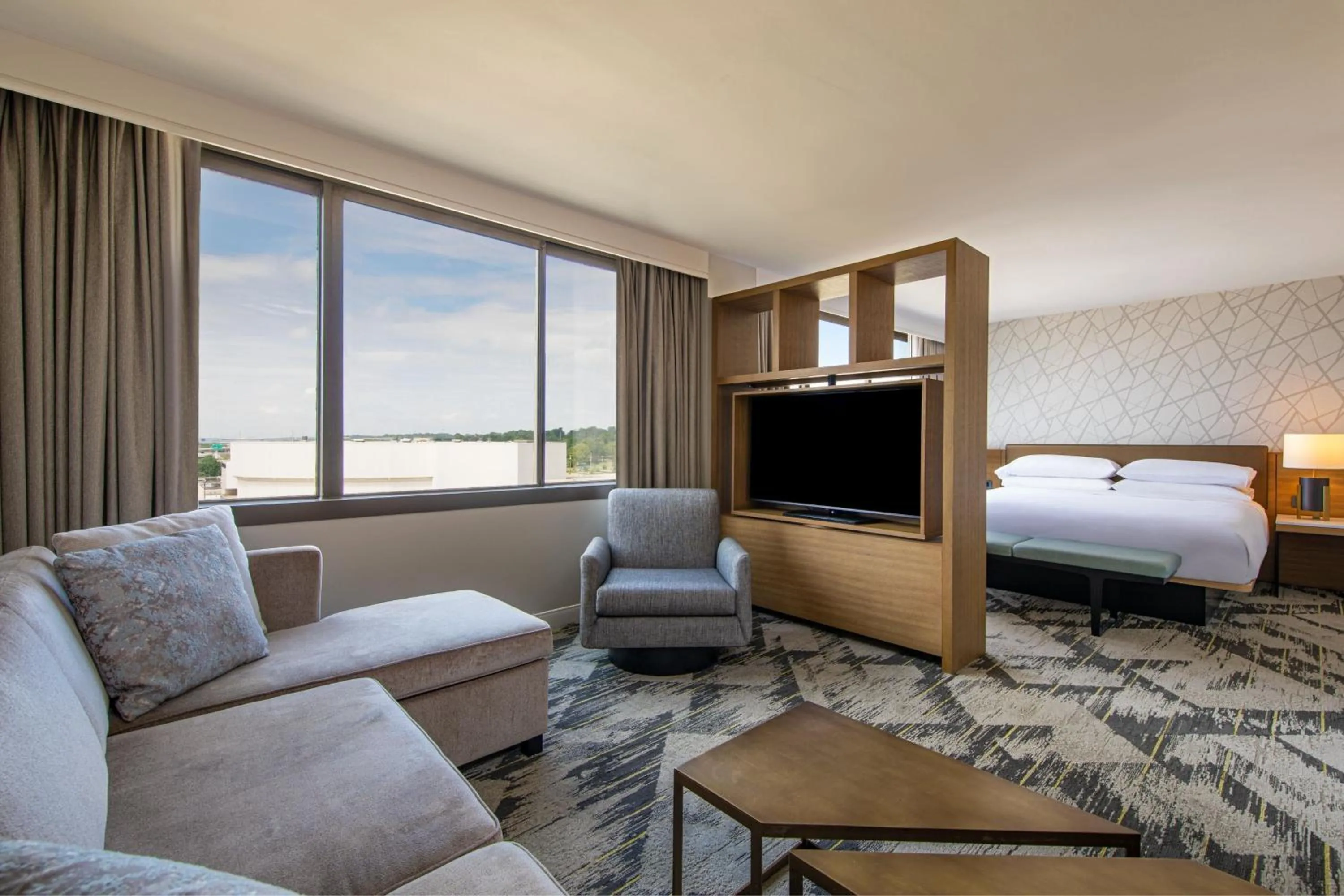 Photo of the whole room, Bed in Sheraton Birmingham