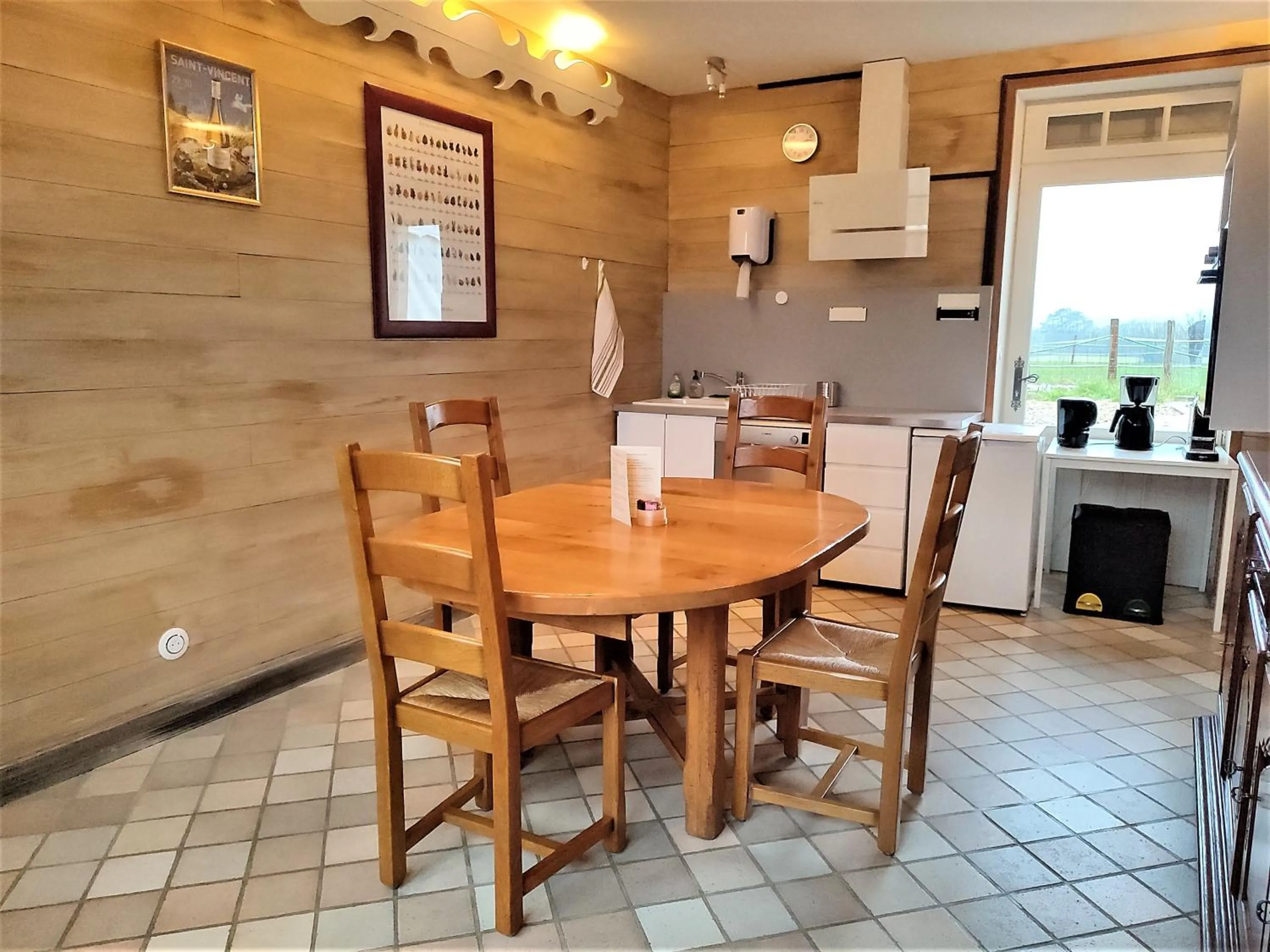 Kitchen or kitchenette in Les Grands Crus - gîte "Meursault"