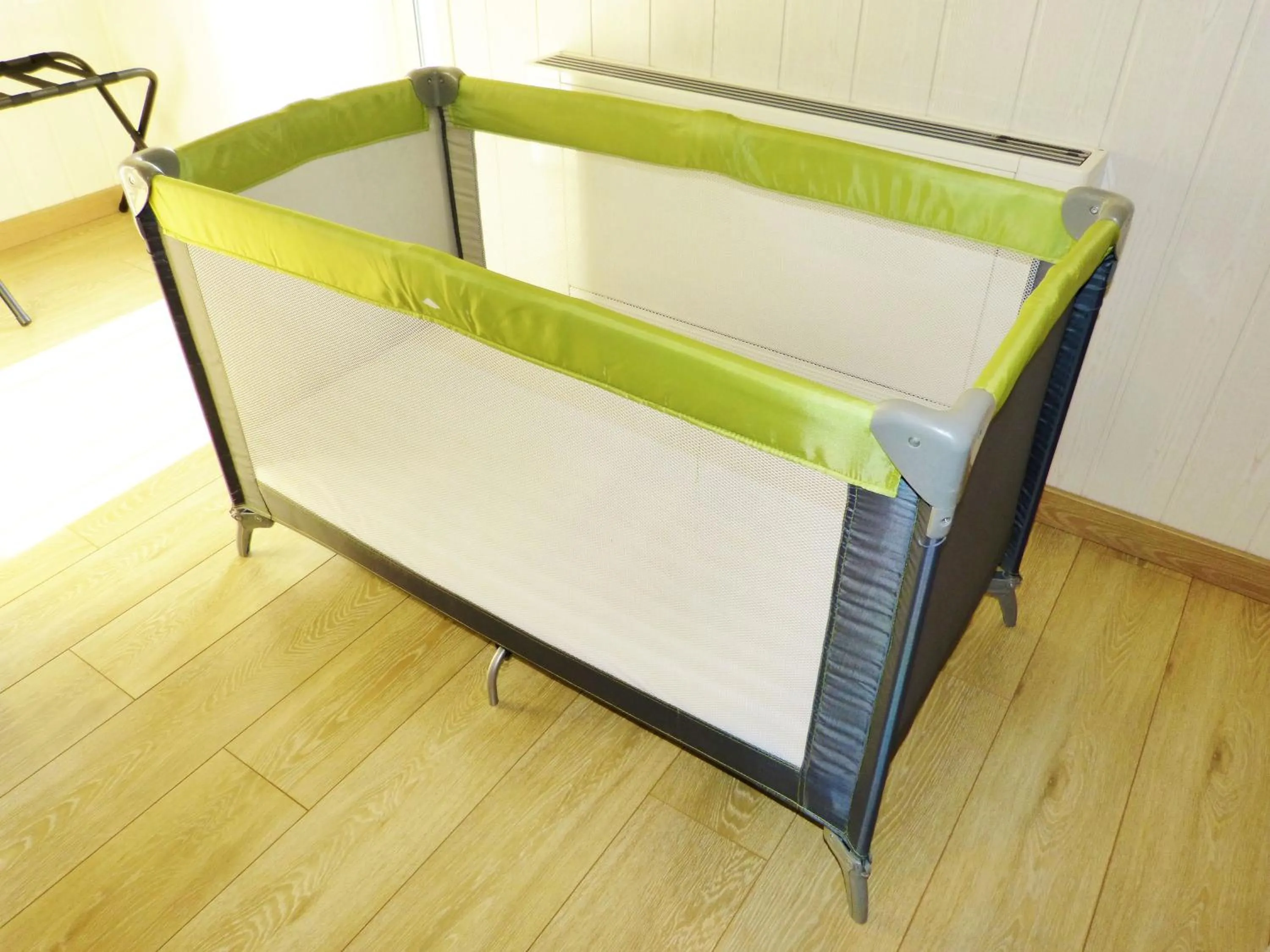 cot, Bed in Les Grands Crus - gîte "Meursault"