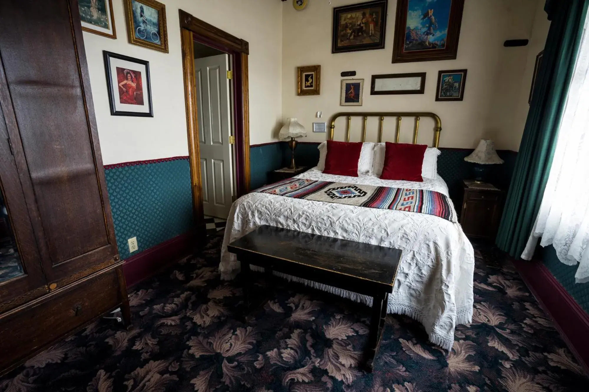 Deluxe Queen Room - Non Smoking in Red Garter Inn Deluxe Queen Room - Non Smoking in Red Garter Inn