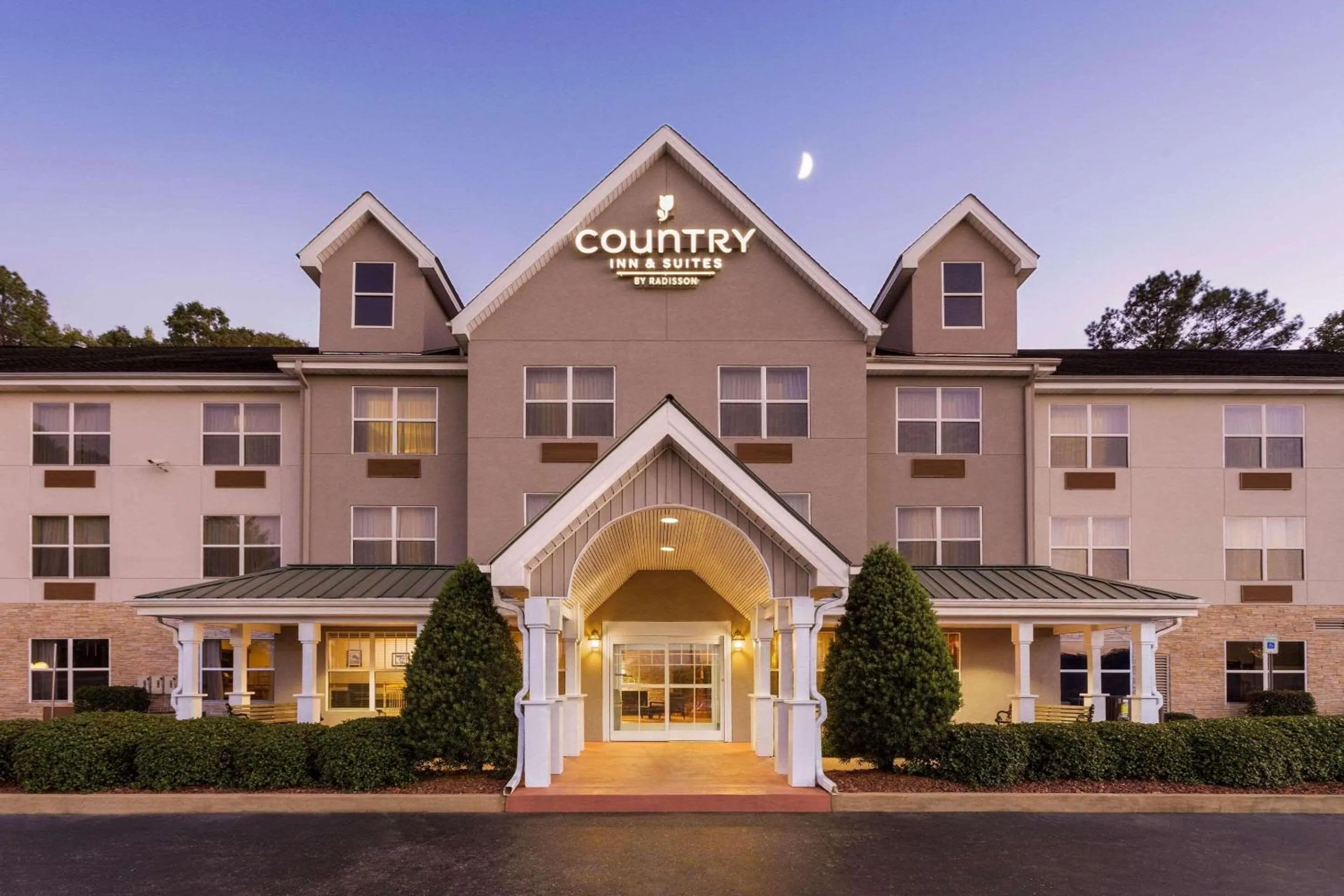 Property building in Country Inn & Suites by Radisson, Tuscaloosa, AL