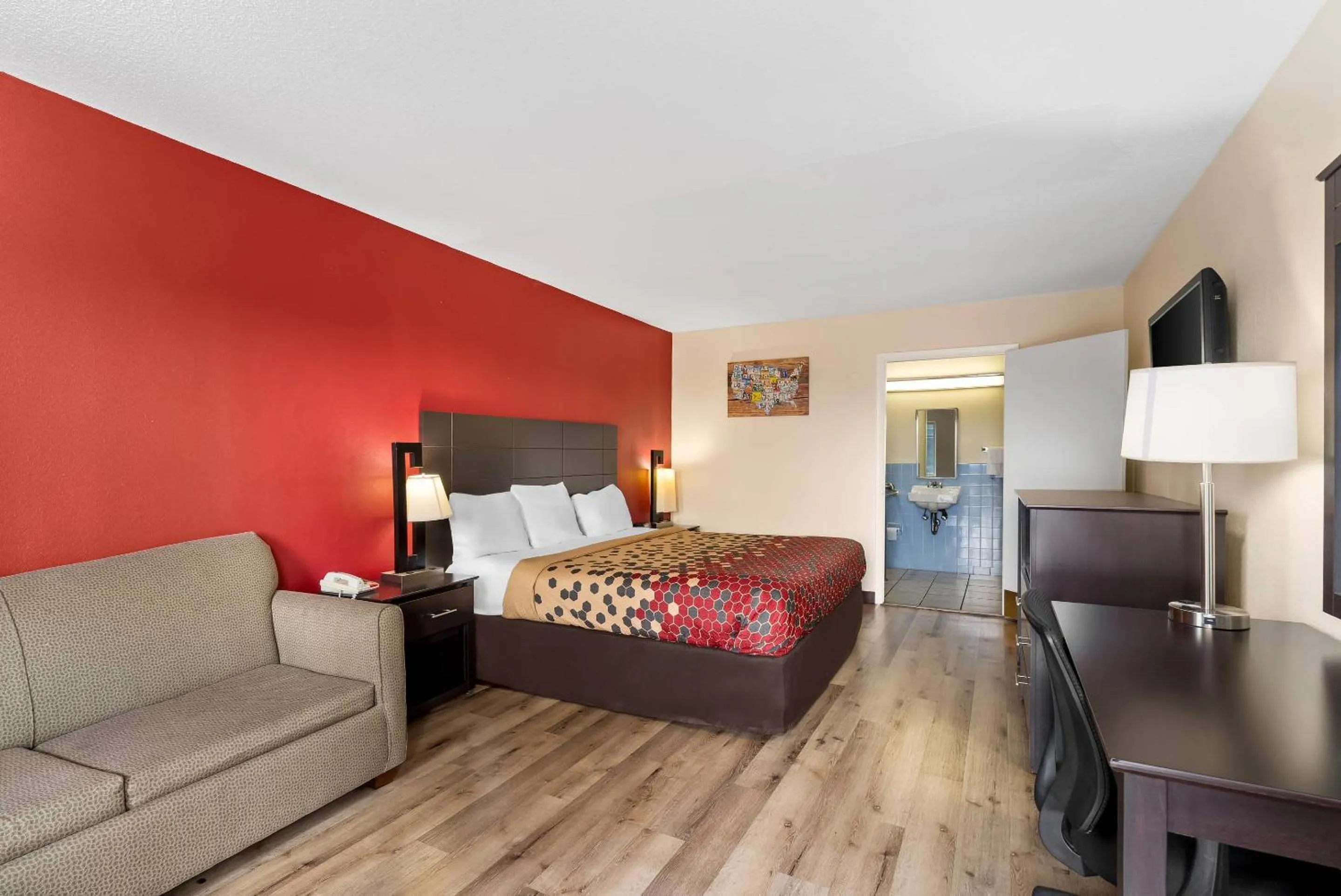 Bedroom, Bed in Econo Lodge Fredericksburg near I-95