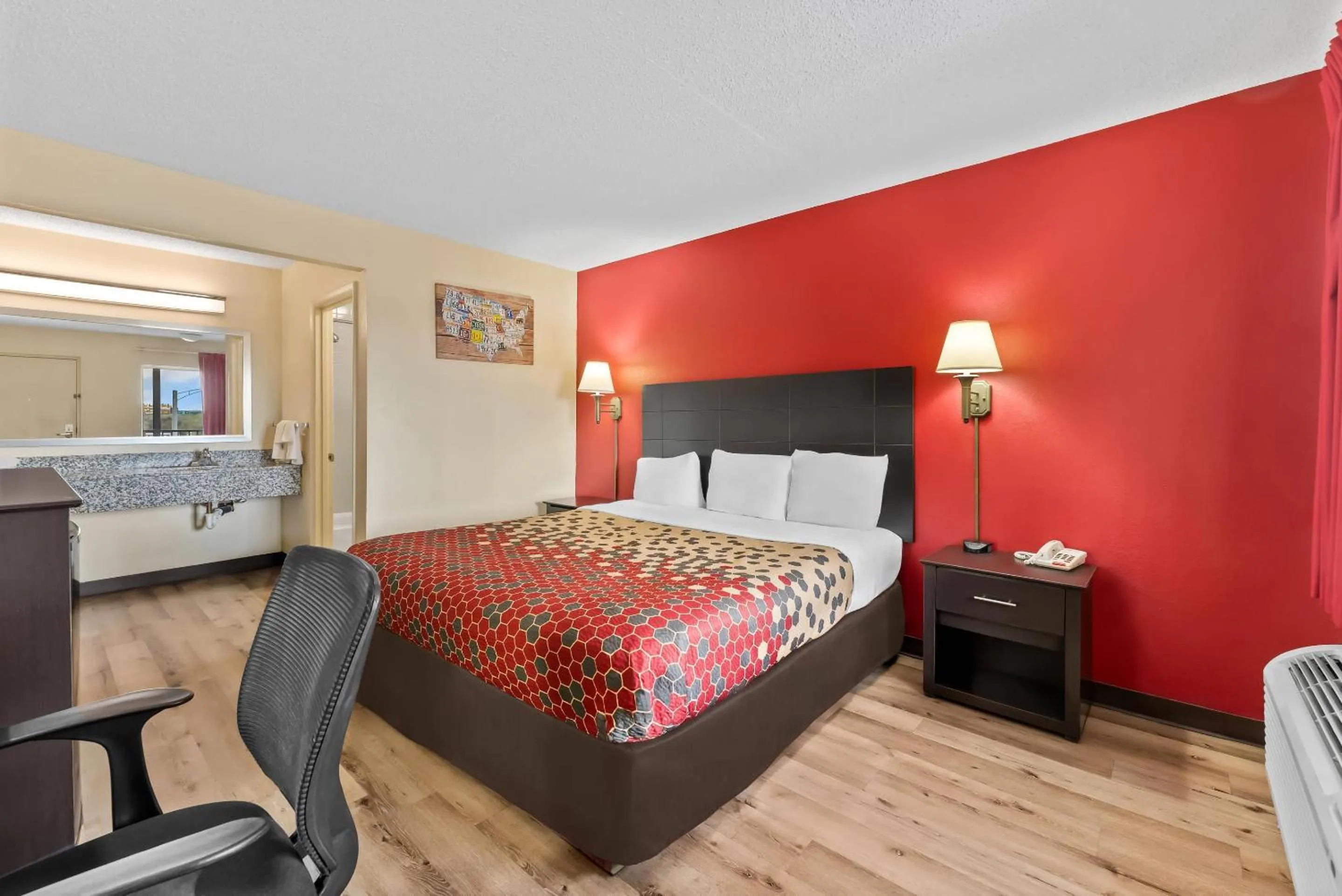 Bedroom, Bed in Econo Lodge Fredericksburg near I-95