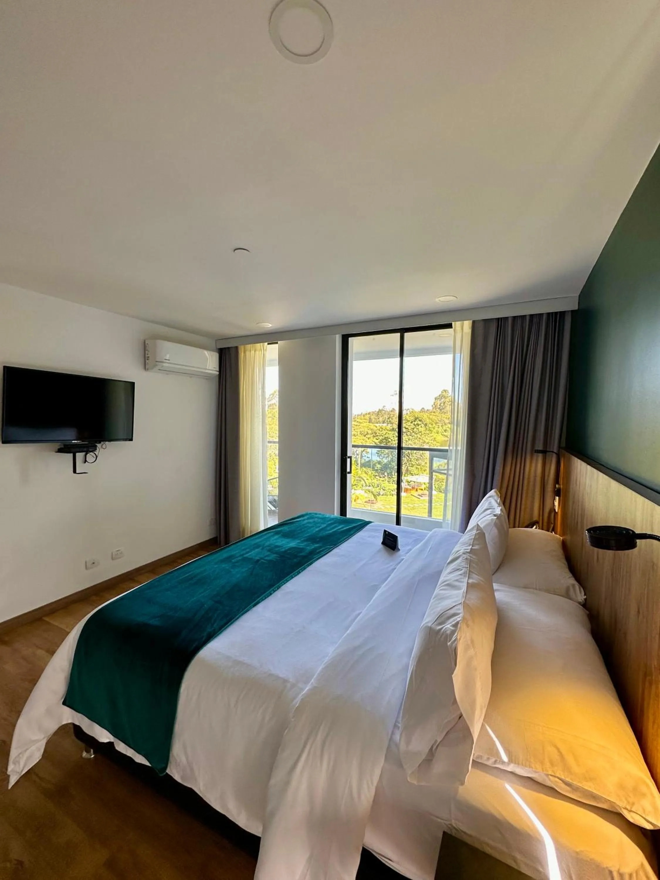 Photo of the whole room, Bed in Hotel Lagoon