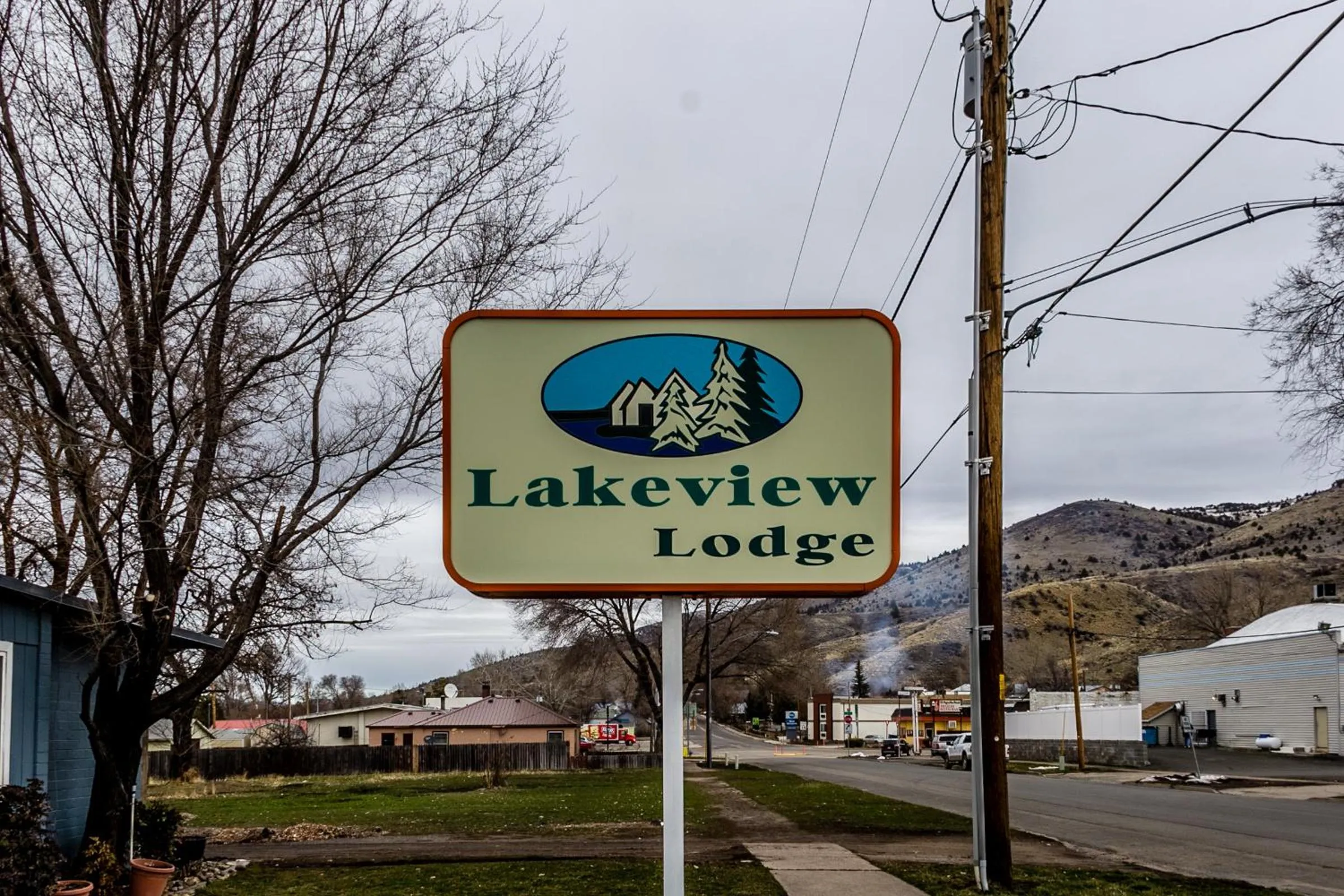 Property logo or sign in Lakeview Lodge Motel