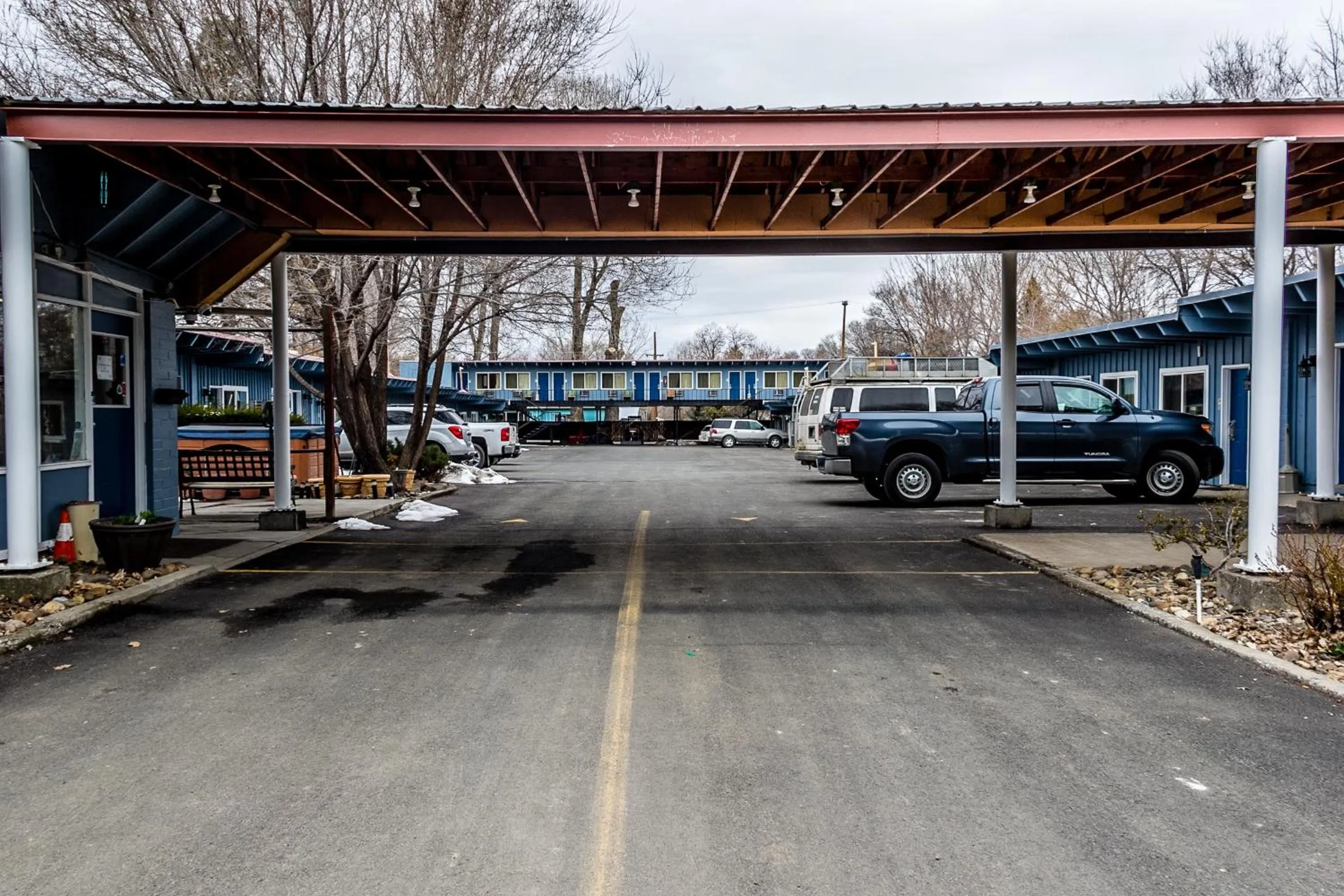 Property building in Lakeview Lodge Motel