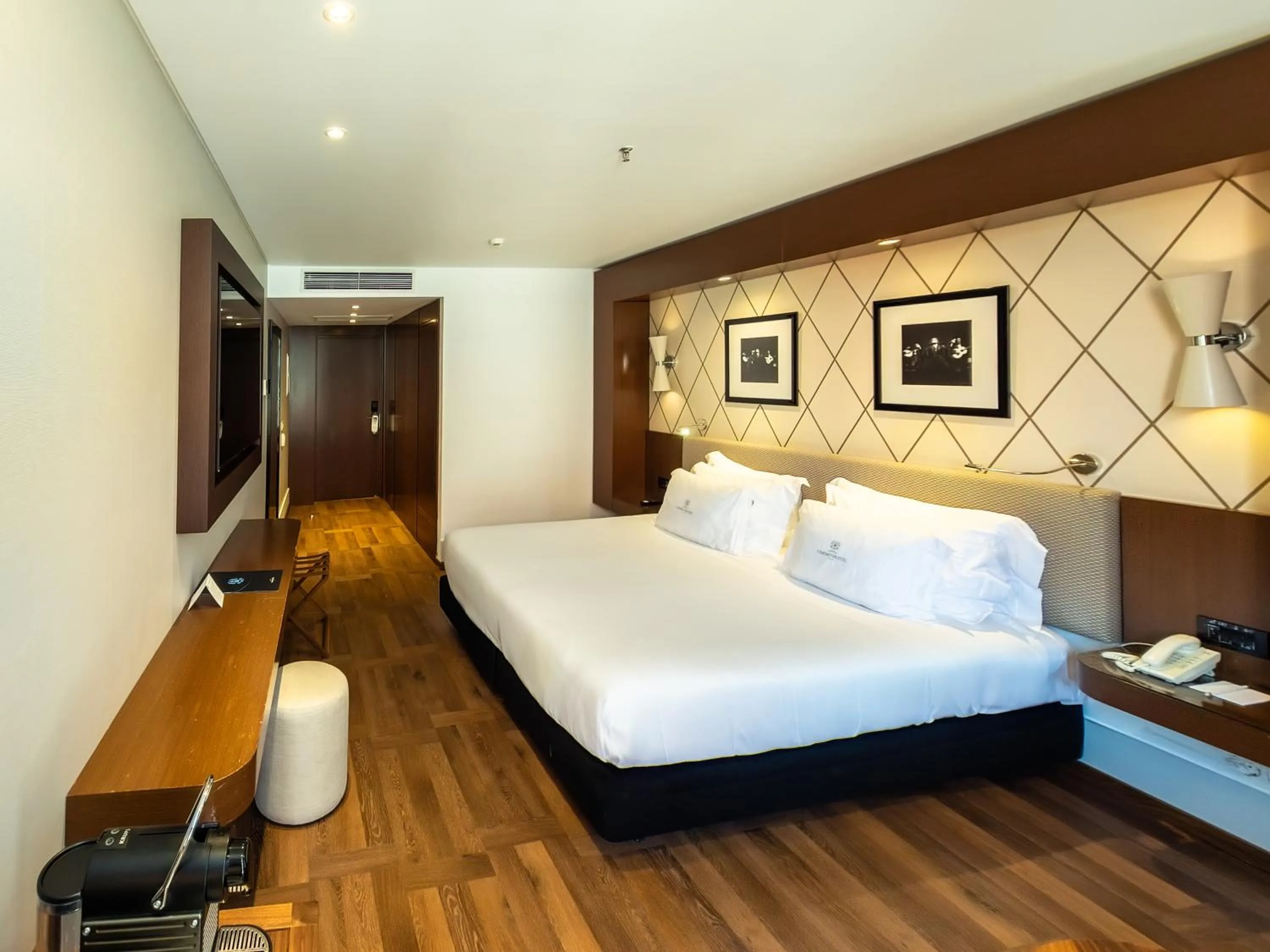 Bed in Lisboa Carmo Hotel