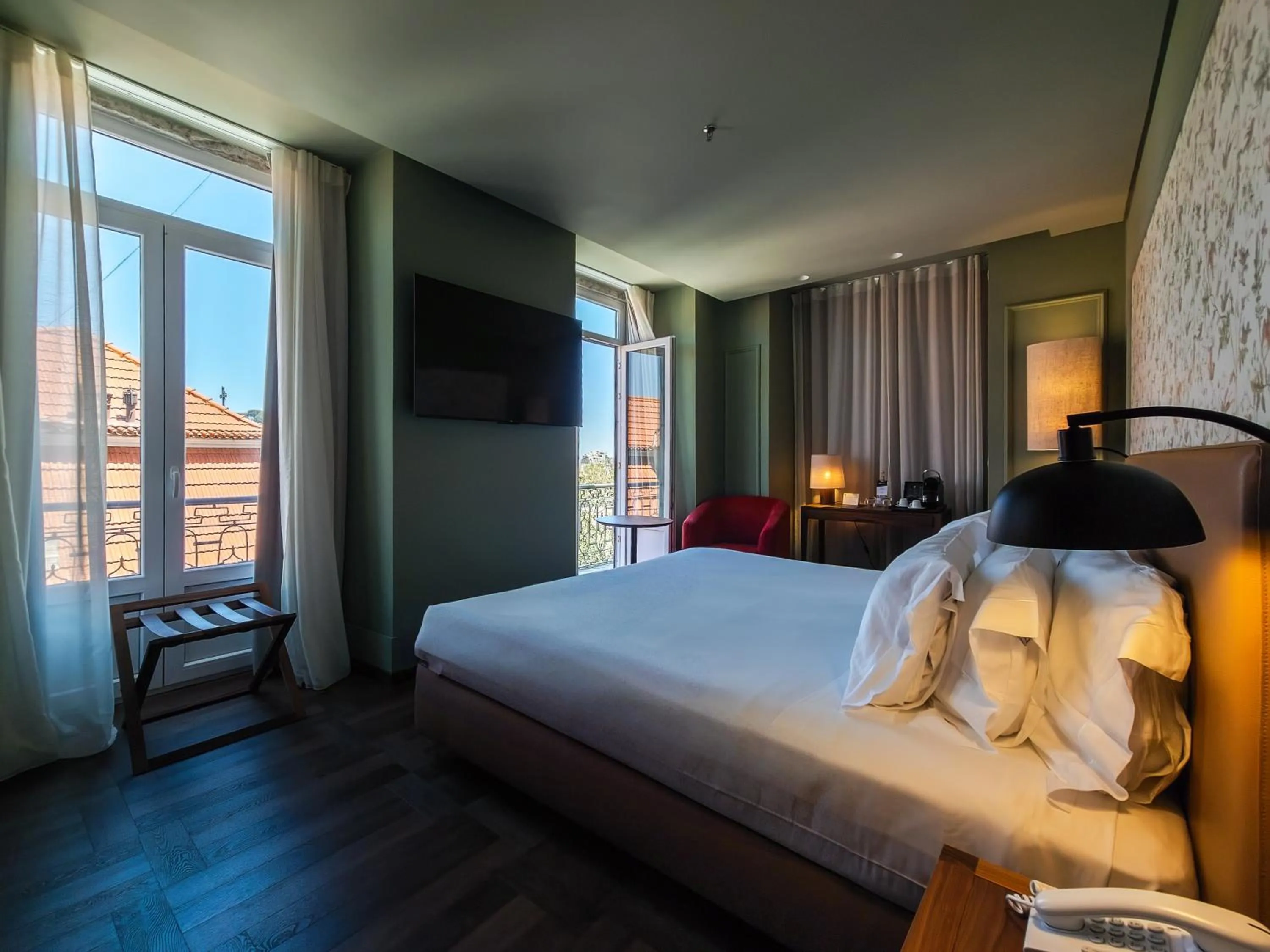 TV and multimedia, Bed in Lisboa Carmo Hotel