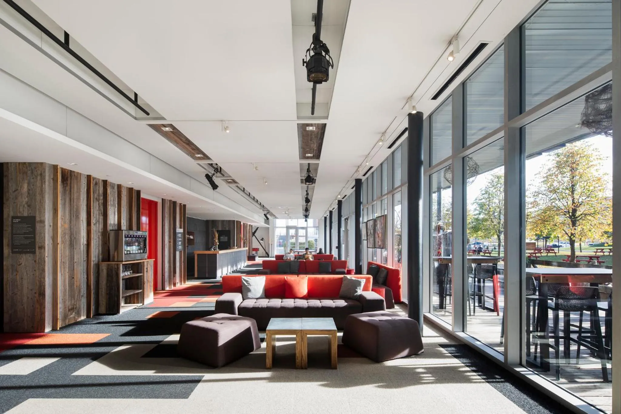 Lobby or reception in Hôtel & Spa Le Germain Charlevoix