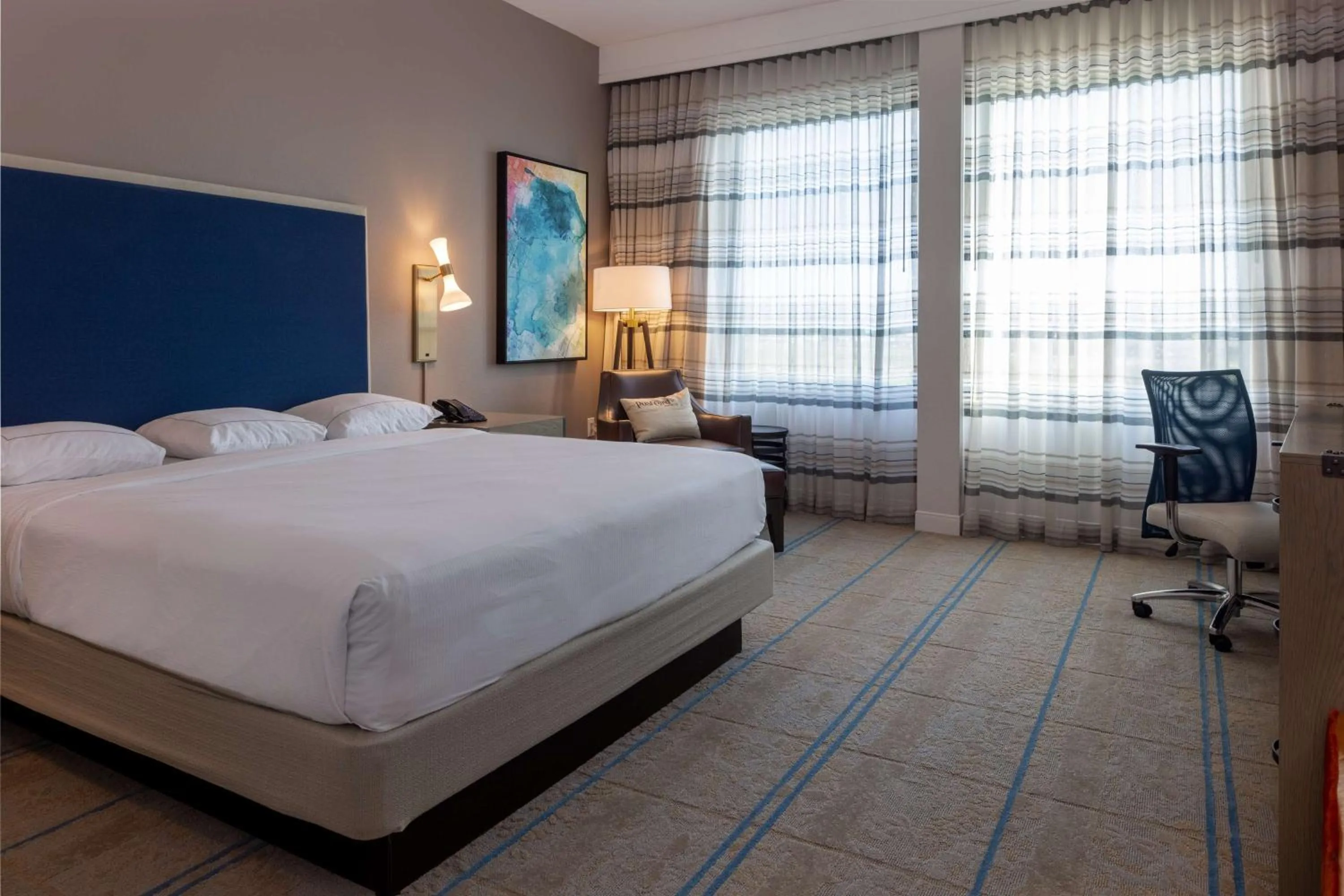 Bedroom, Bed in Hilton Austin Airport