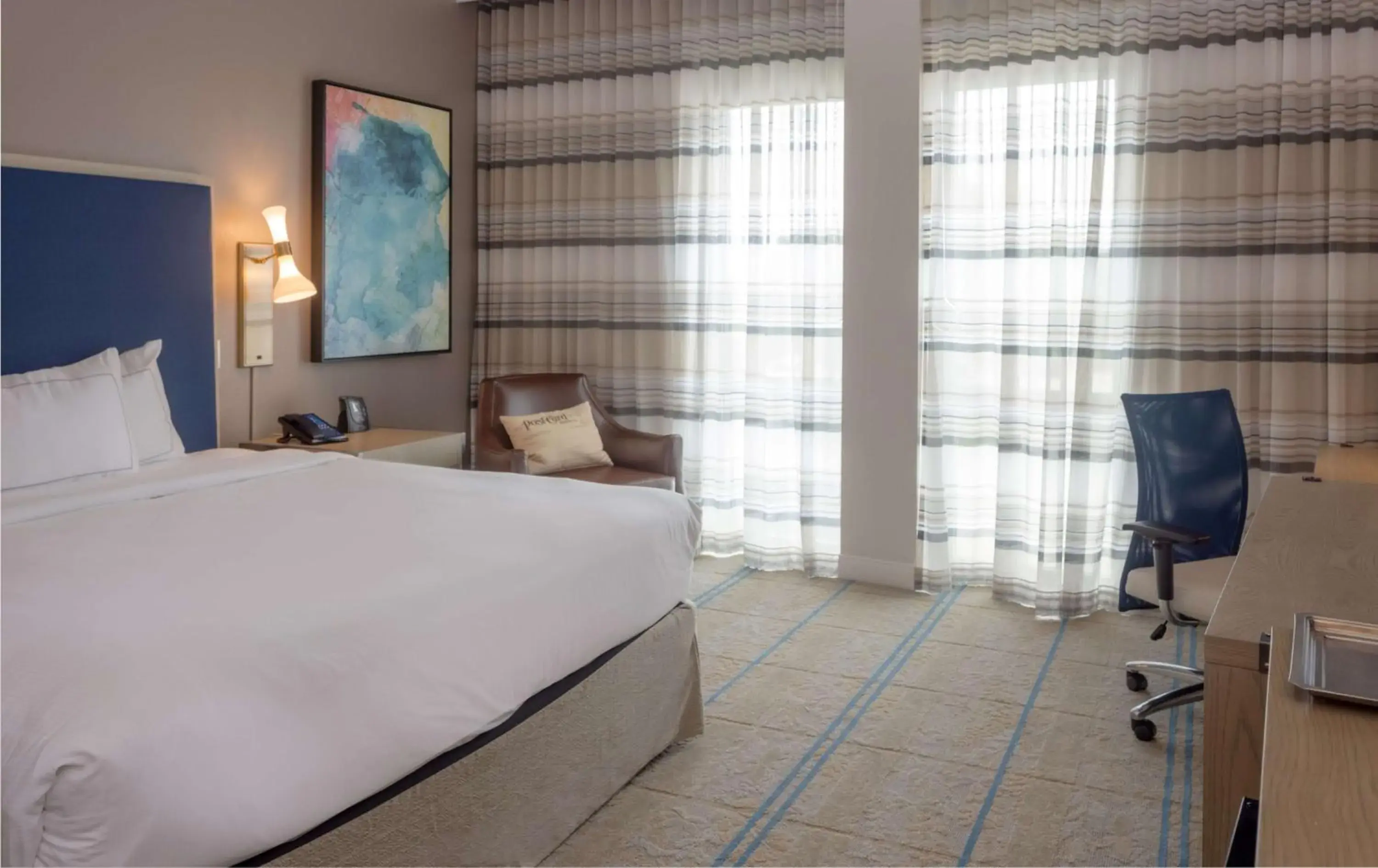 King Room with Bath Tub - Mobility Access in Hilton Austin Airport King Room with Bath Tub - Mobility Access in Hilton Austin Airport