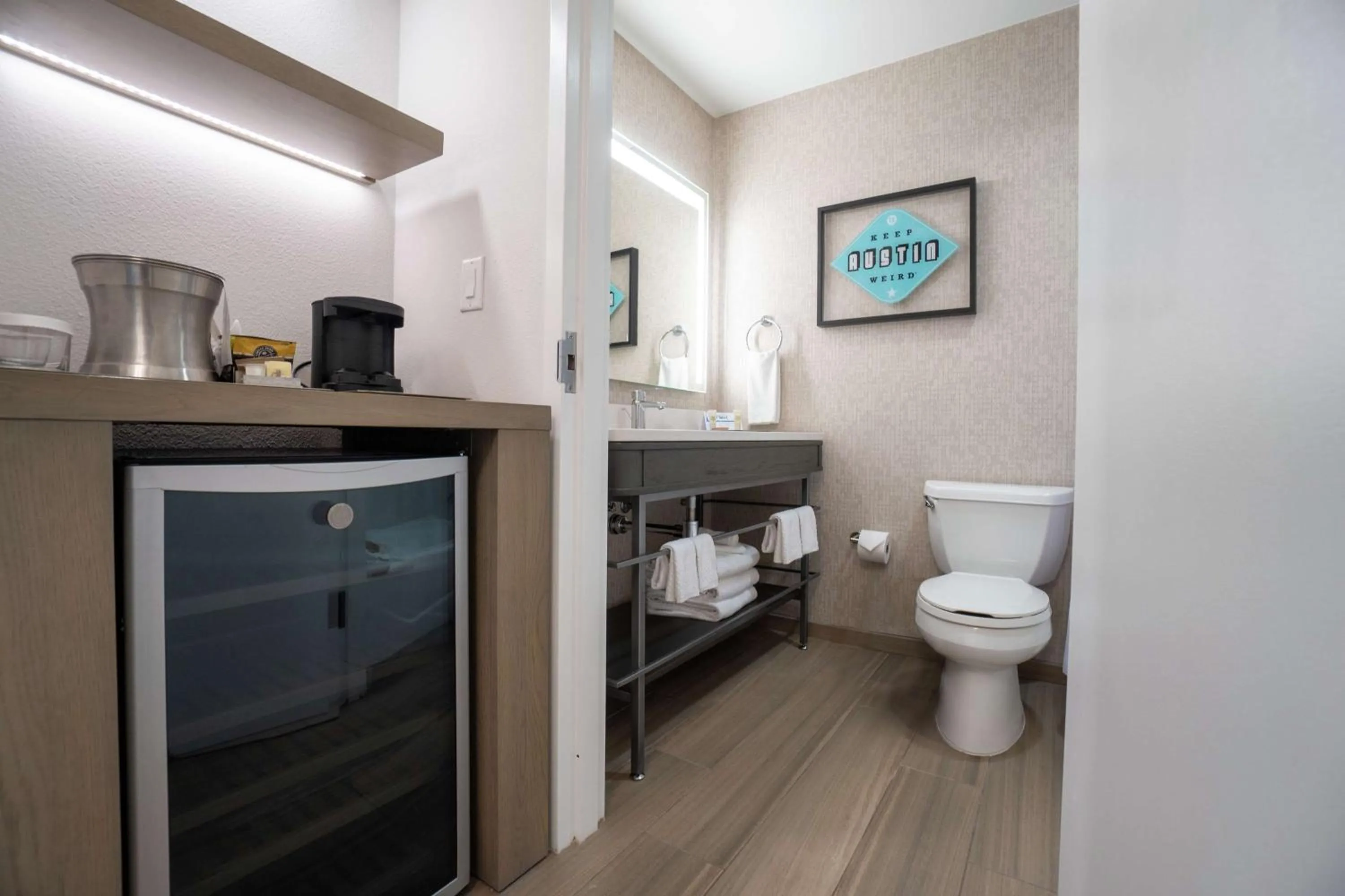 Bathroom in Hilton Austin Airport