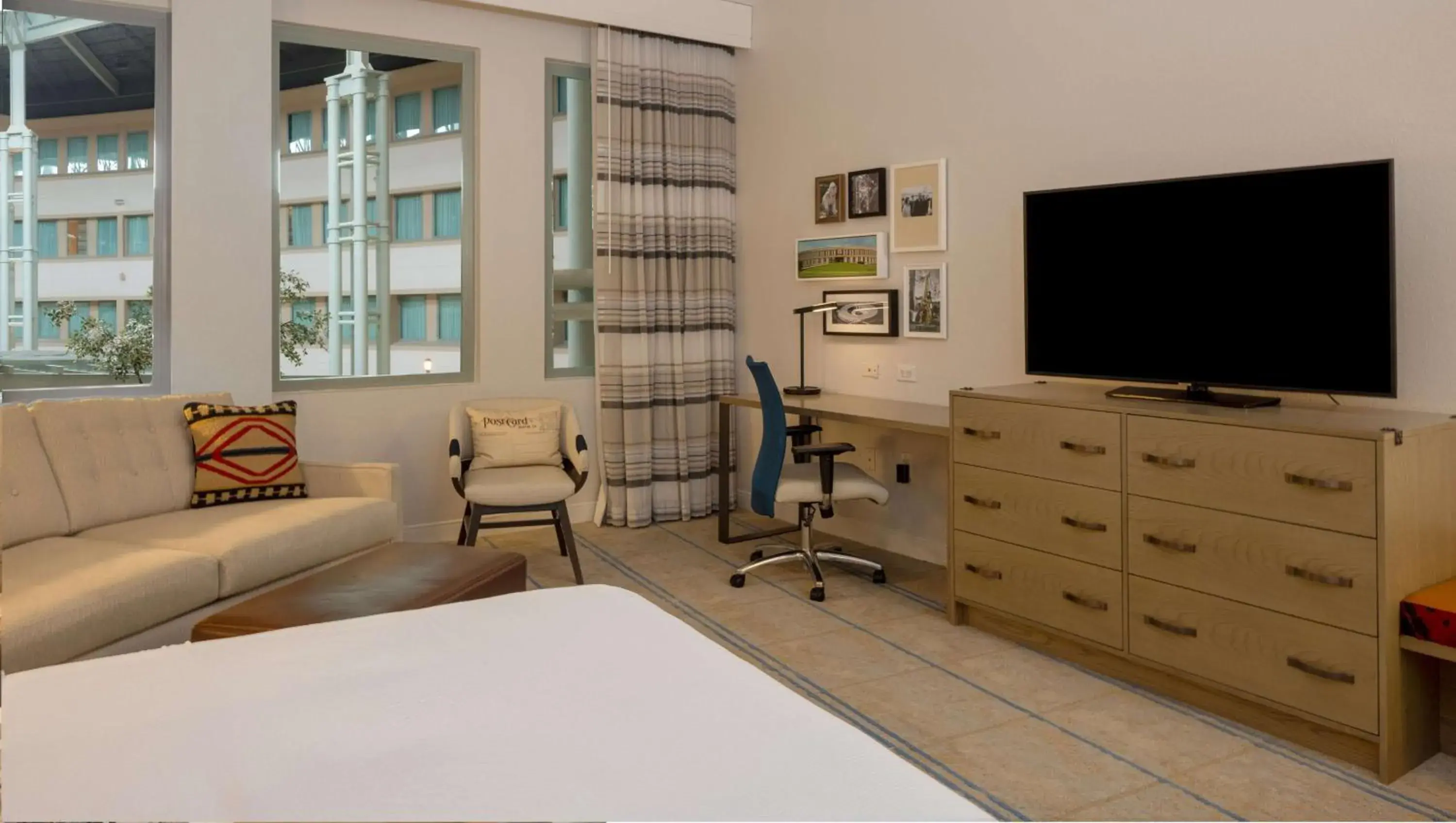 Deluxe King Room in Hilton Austin Airport Deluxe King Room in Hilton Austin Airport