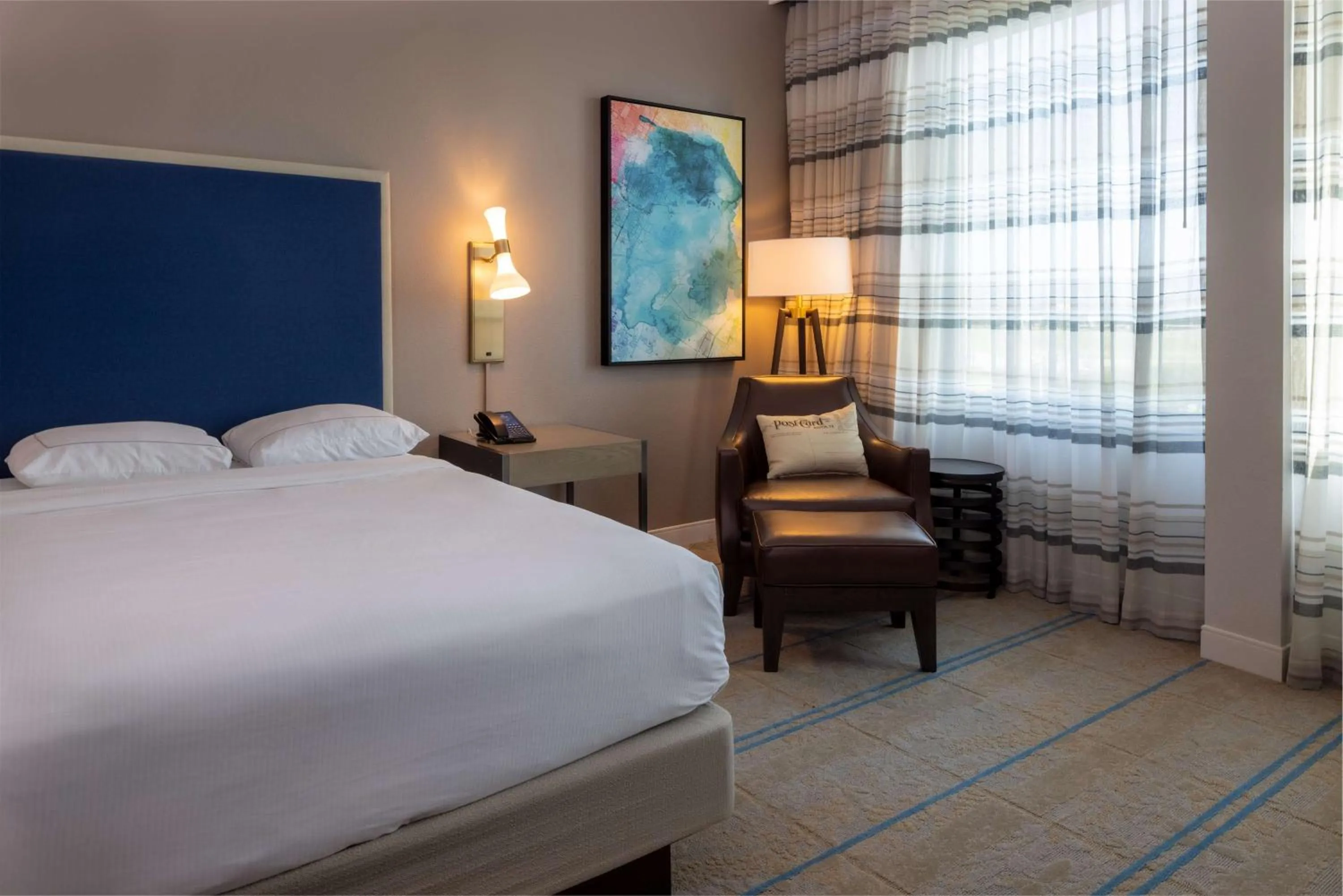 Living room, Bed in Hilton Austin Airport