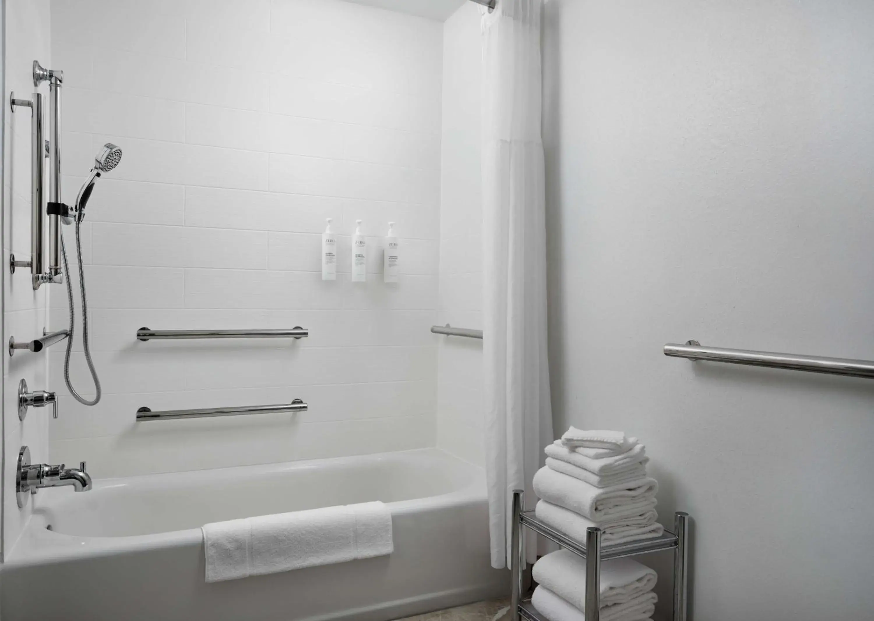 Double Room with Two Double Beds with Bath Tub - Hearing Accessible/Non-Smoking in Hampton Inn & Suites Austin - Downtown Double Room with Two Double Beds with Bath Tub - Hearing Accessible/Non-Smoking in Hampton Inn & Suites Austin - Downtown
