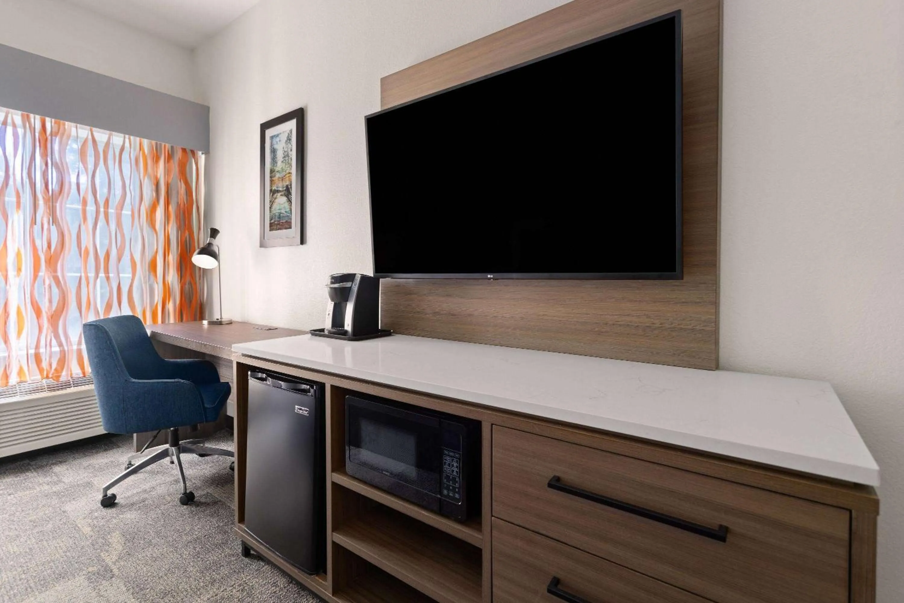 Photo of the whole room in La Quinta by Wyndham Atlanta South - Newnan