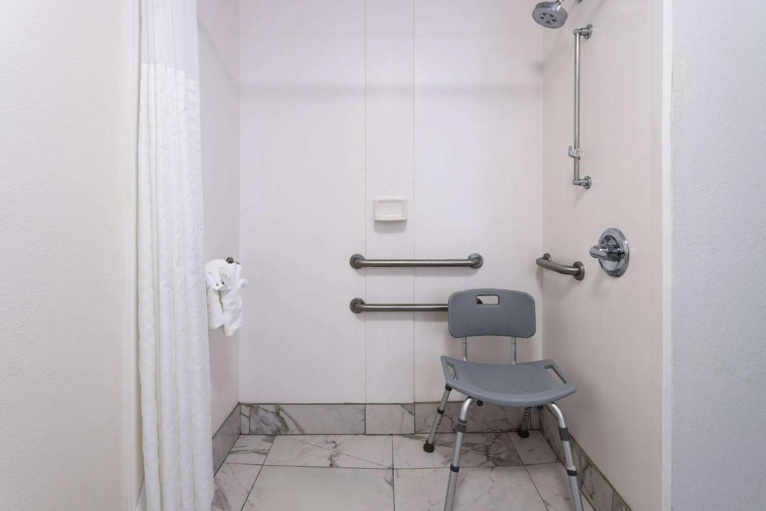 Shower in La Quinta by Wyndham Atlanta South - Newnan