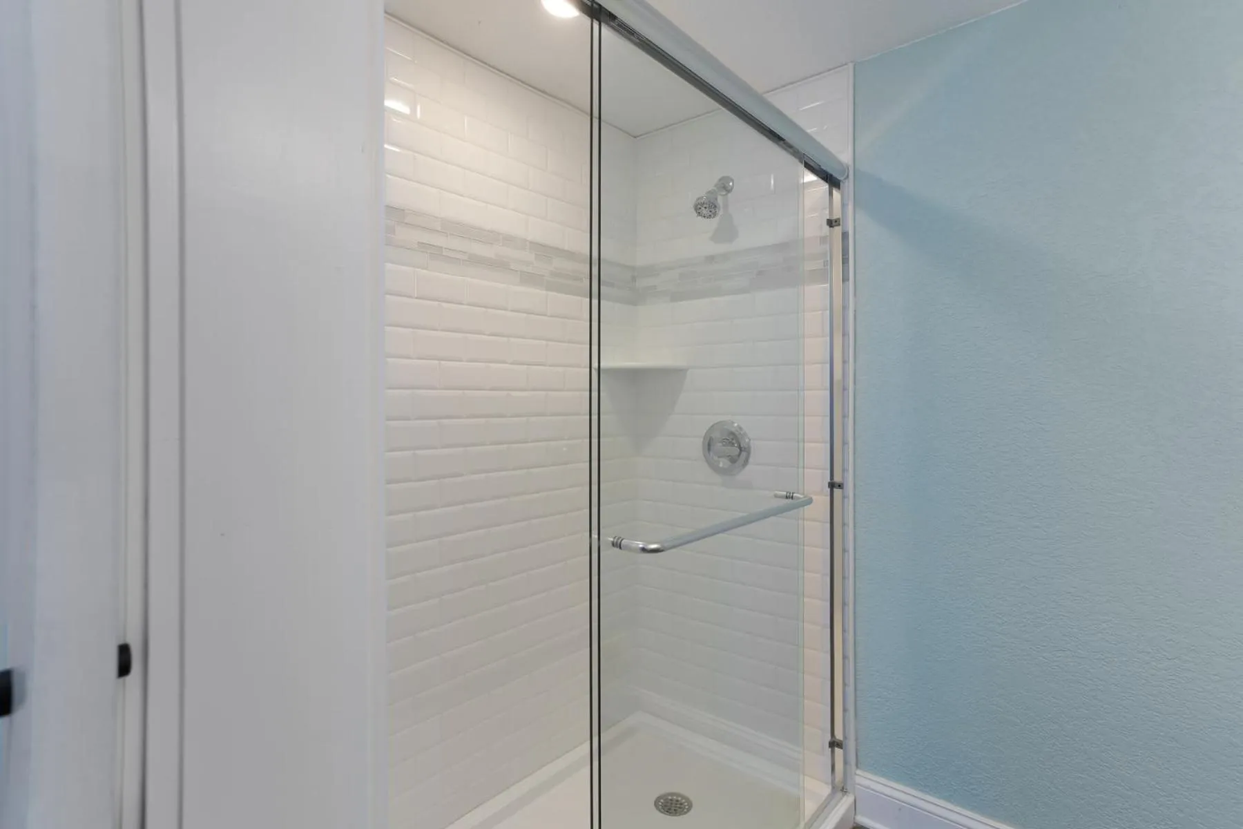 Shower in John Yancey Oceanfront Inn
