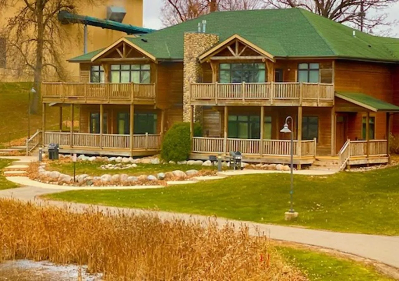 Property building in Arrowwood Resort Hotel and Conference Center - Alexandria