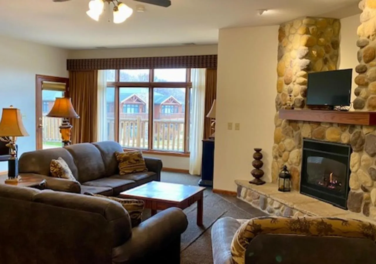 Living room in Arrowwood Resort Hotel and Conference Center - Alexandria