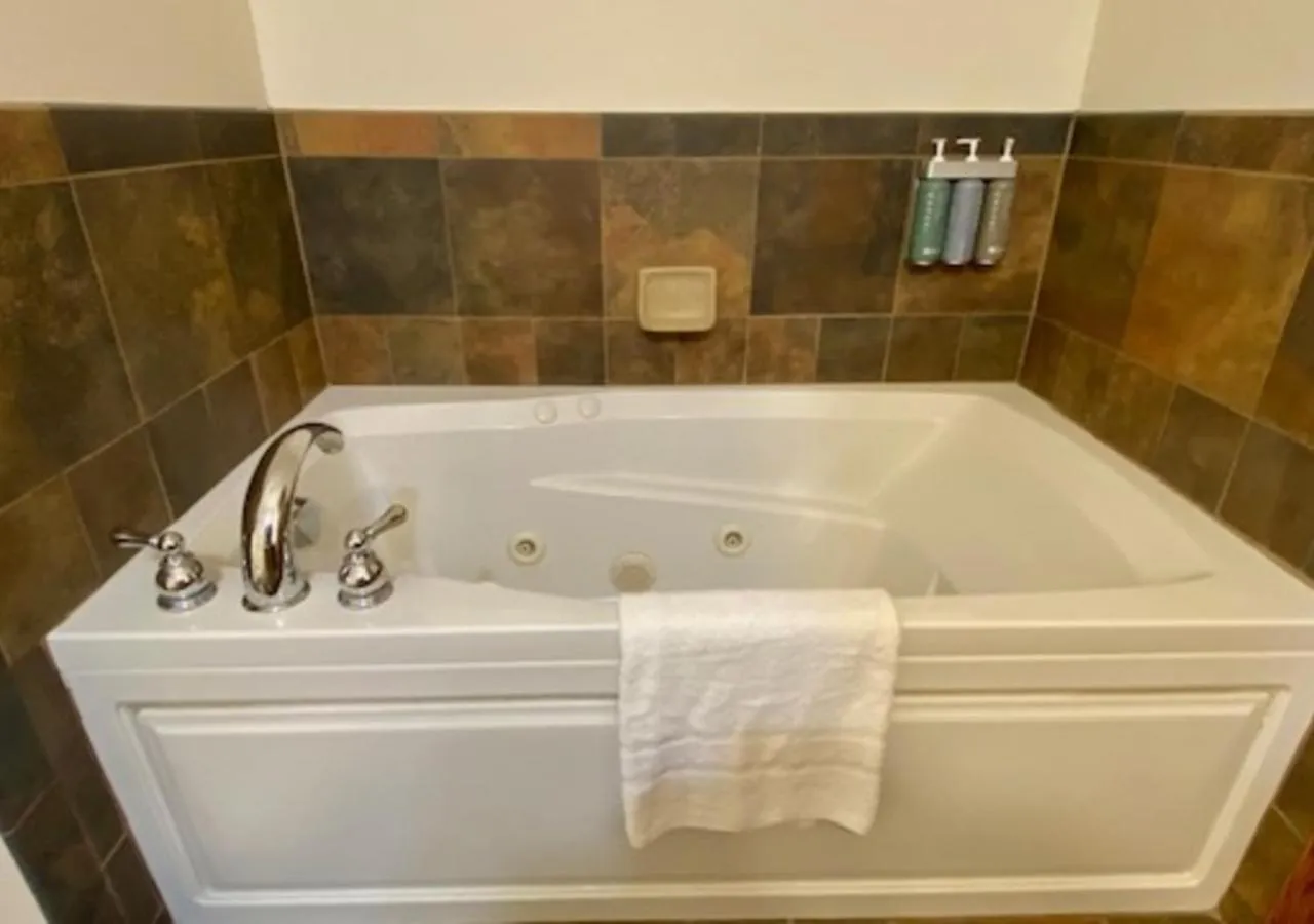 Hot Tub in Arrowwood Resort Hotel and Conference Center - Alexandria