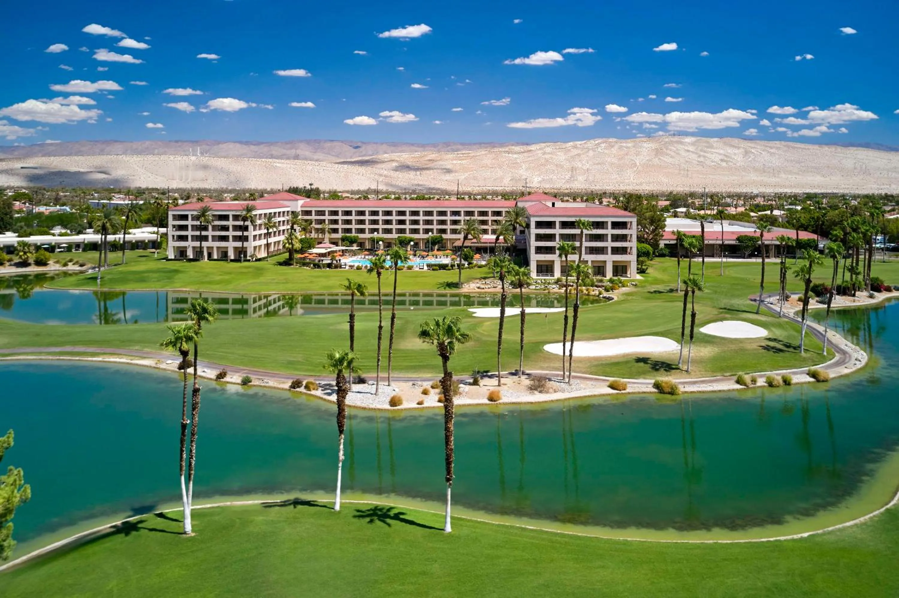 Golfcourse in DoubleTree by Hilton Golf Resort Palm Springs