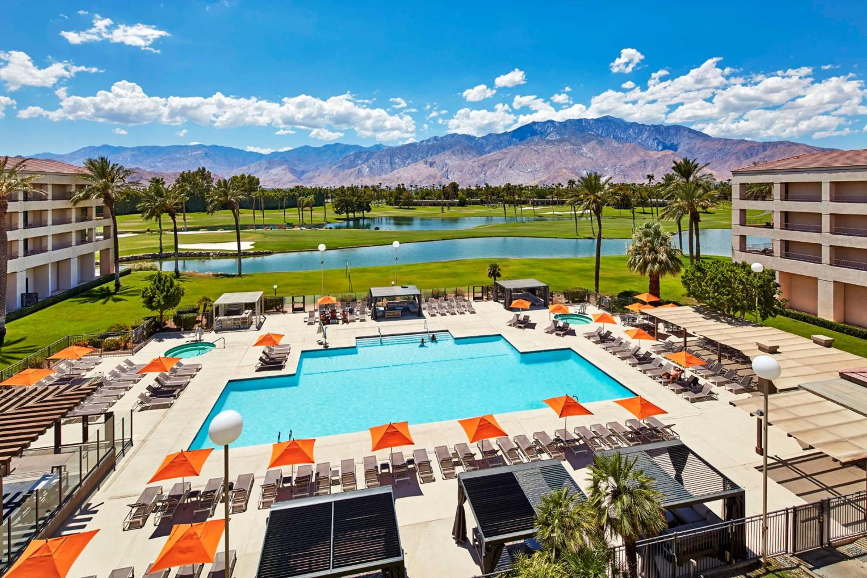Pool view in DoubleTree by Hilton Golf Resort Palm Springs