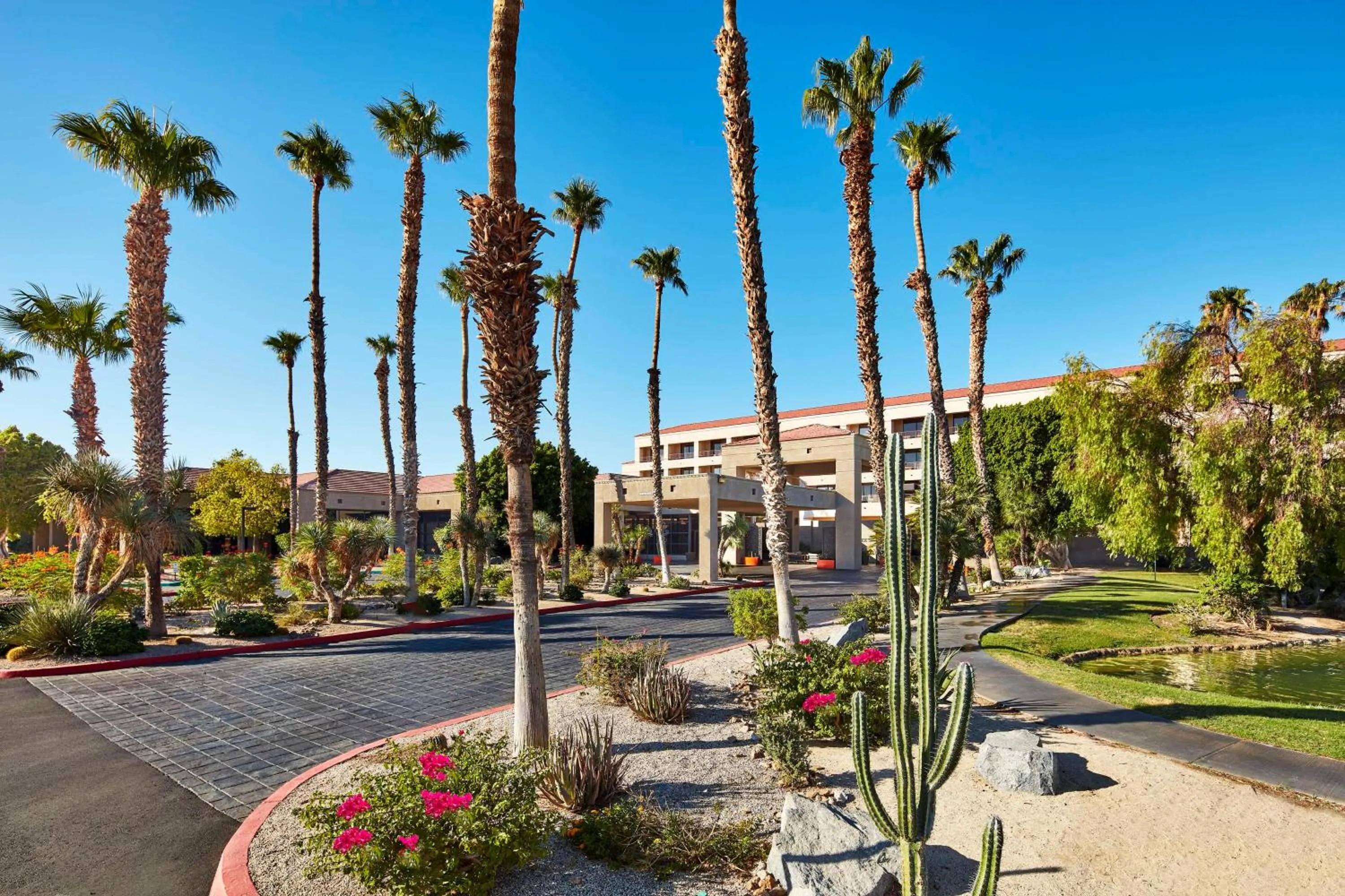 Property building in DoubleTree by Hilton Golf Resort Palm Springs