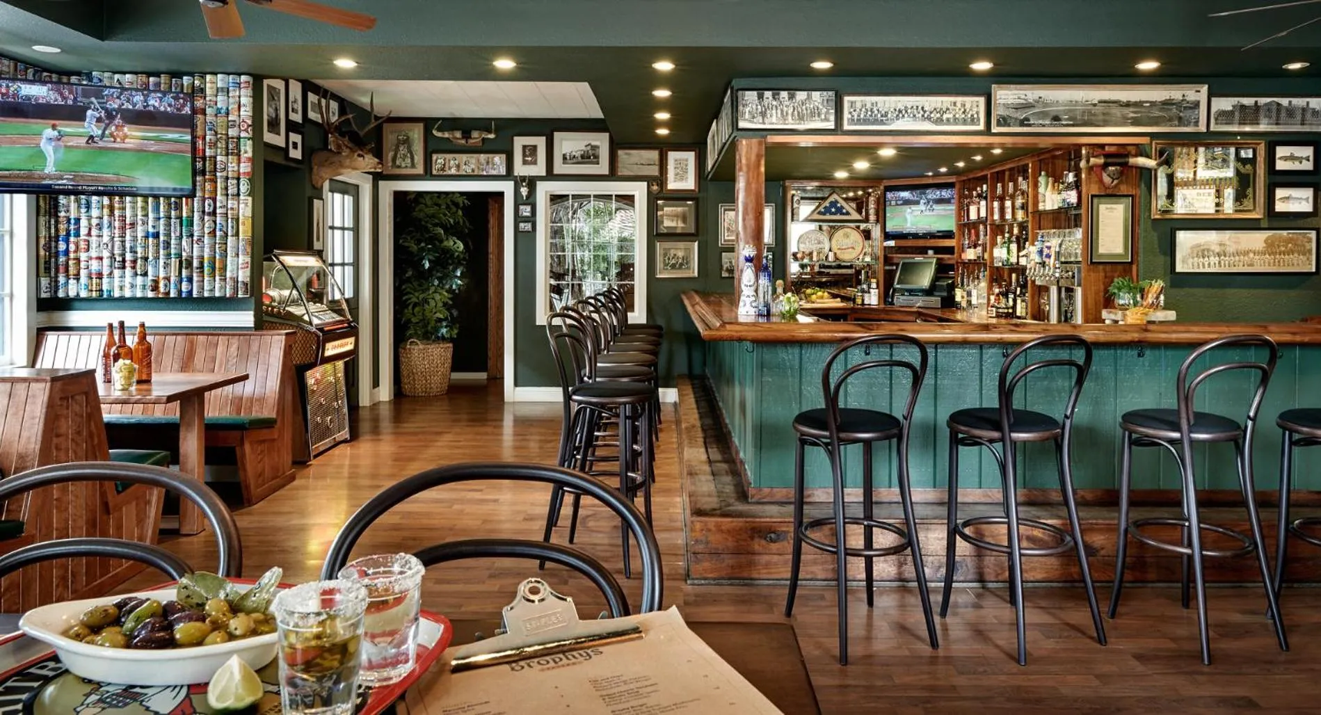 Restaurant/places to eat in Hotel Carmel