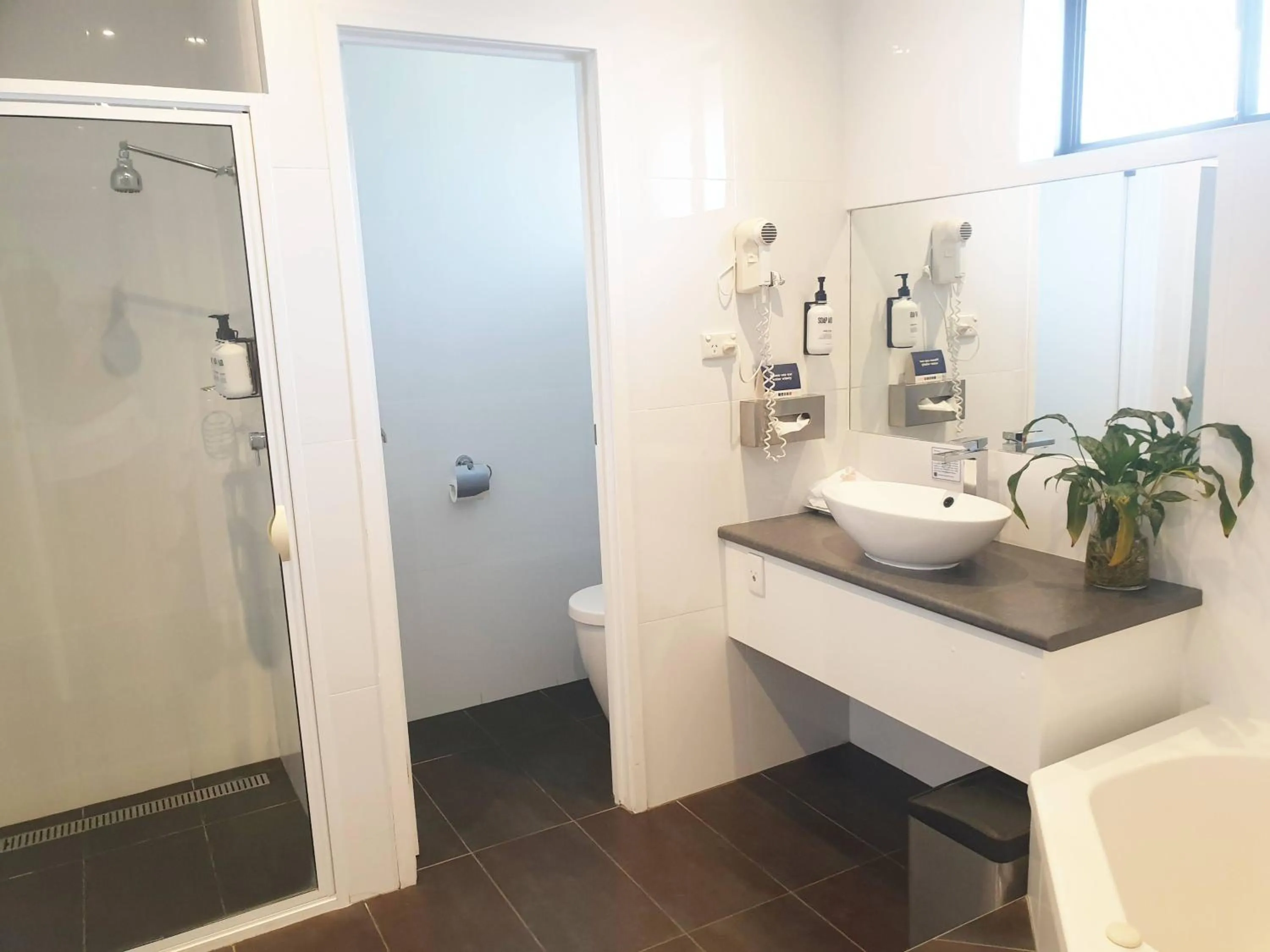 Shower in Comfort Inn May Park